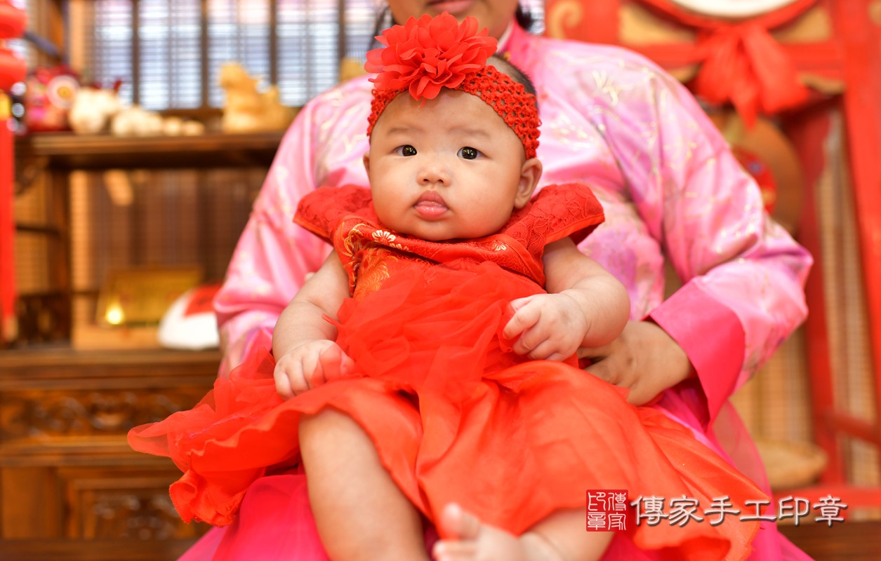 黃寶寶收涎-2021/10/11-中式小孩禮服樣式.jpg