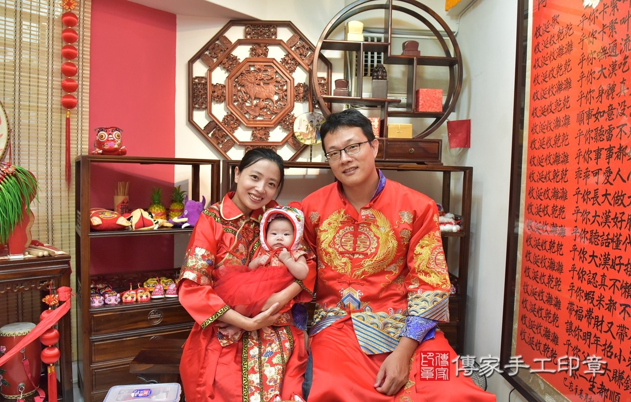 王家寶寶收涎-2021/10/07-成人中國風古裝禮服與小孩中國風古禮服樣式.jpg