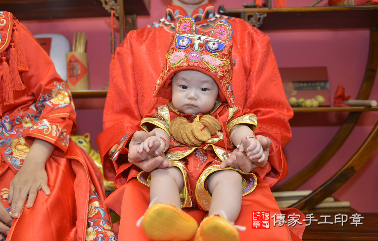 林寶寶收涎-2021/10/03-中式小孩禮服樣式.jpg