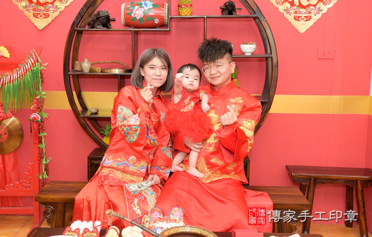 許家寶寶抓周-2021/04/23-成人中國風古裝禮服與小孩中國風古禮服樣式.jpg