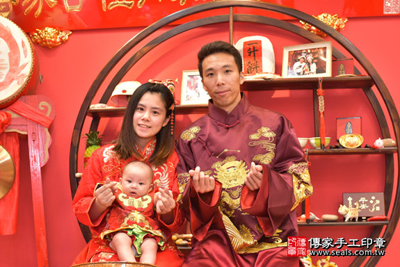 楓家寶寶收涎-2020/05/12-成人中國風古裝禮服與小孩中國風古禮服樣式.jpg