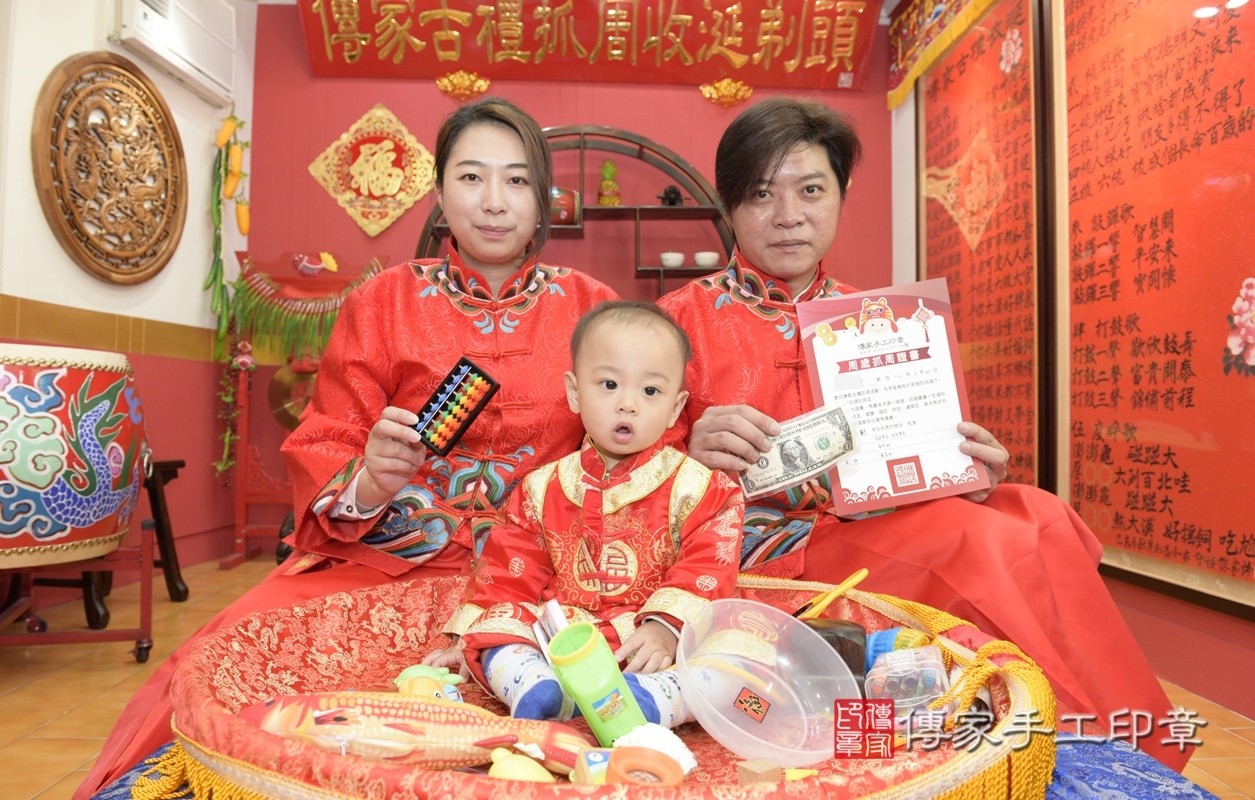 賴家寶寶抓周-2021/03/21-成人中國風古裝禮服與小孩中國風古禮服樣式.jpg