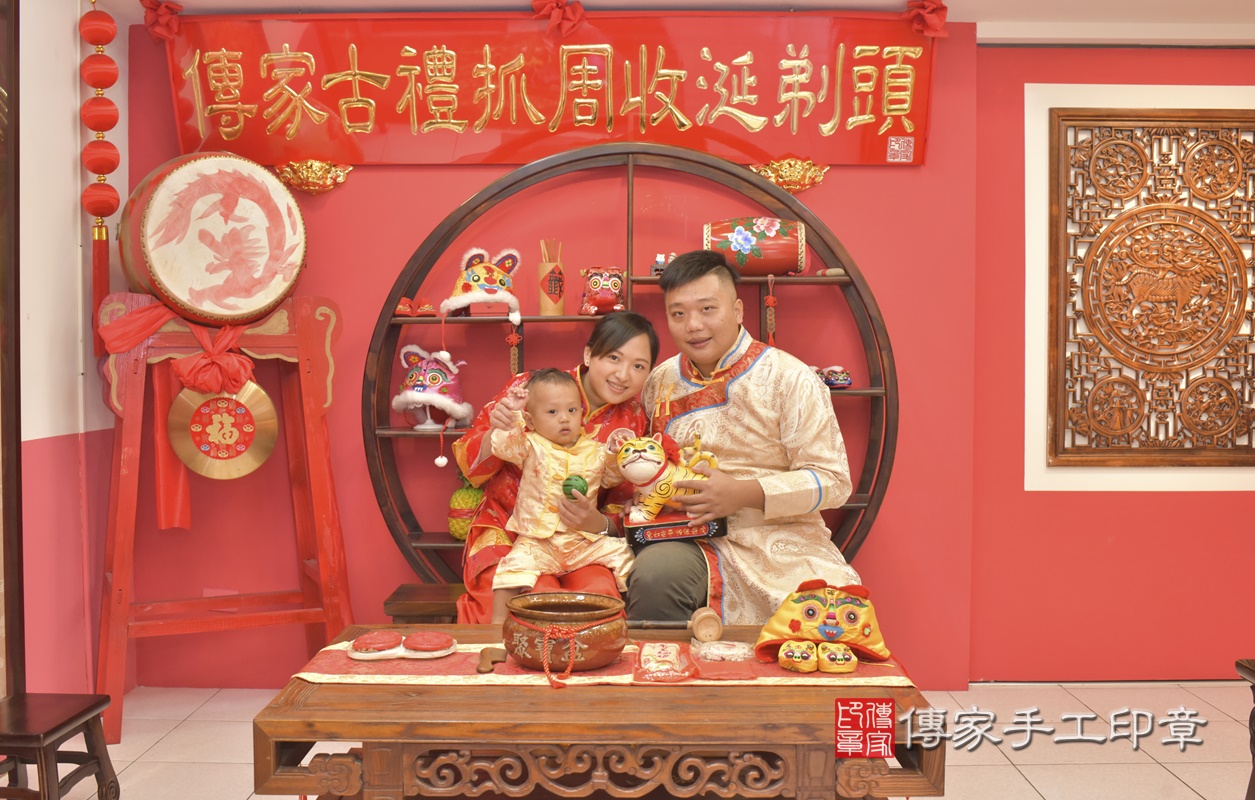 張家寶寶抓周-2020/11/29-成人中國風古裝禮服與小孩中國風古禮服樣式.jpg