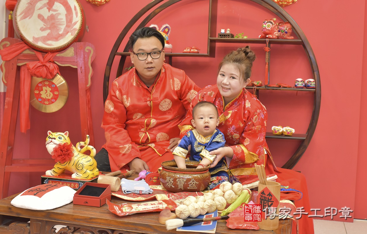 連家寶寶抓周-2020/11/09-成人中國風古裝禮服與小孩中國風古禮服樣式.jpg