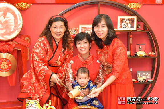 盧家寶寶抓周-2020/05/16-成人中國風古裝禮服與小孩中國風古禮服樣式.jpg