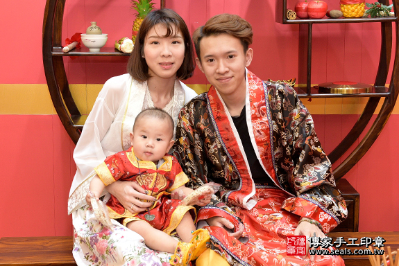 葉家寶寶抓周-2020/05/08-成人日式風古裝禮服與小孩中國風古禮服樣式.jpg