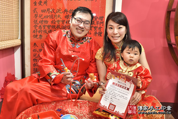 湯家寶寶抓周-2020/03/14-成人中國風古裝禮服與小孩中國風古禮服樣式.jpg
