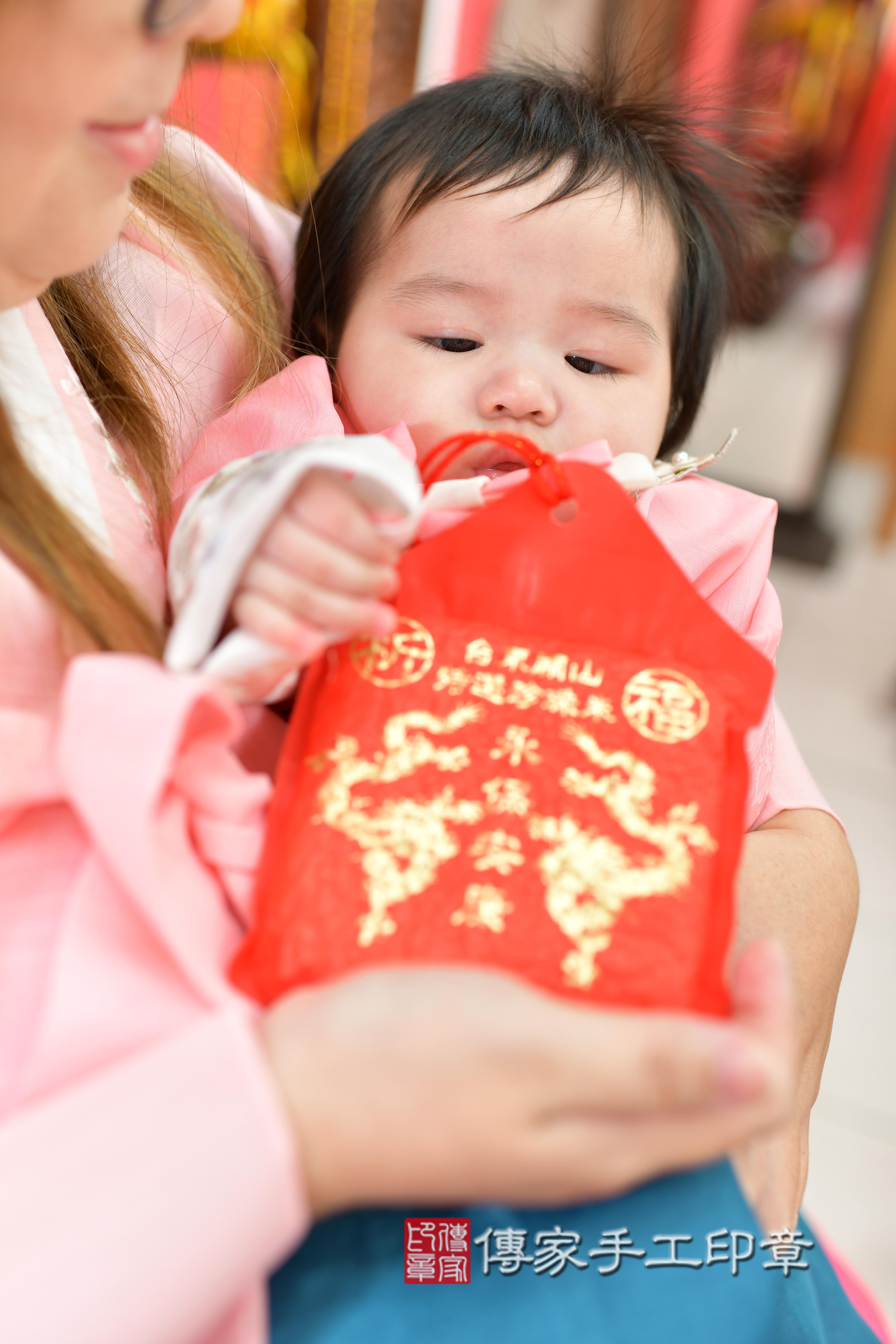 林寶寶抓周，小孩古裝禮服照。地點：傳家「台中門市店」古禮會場