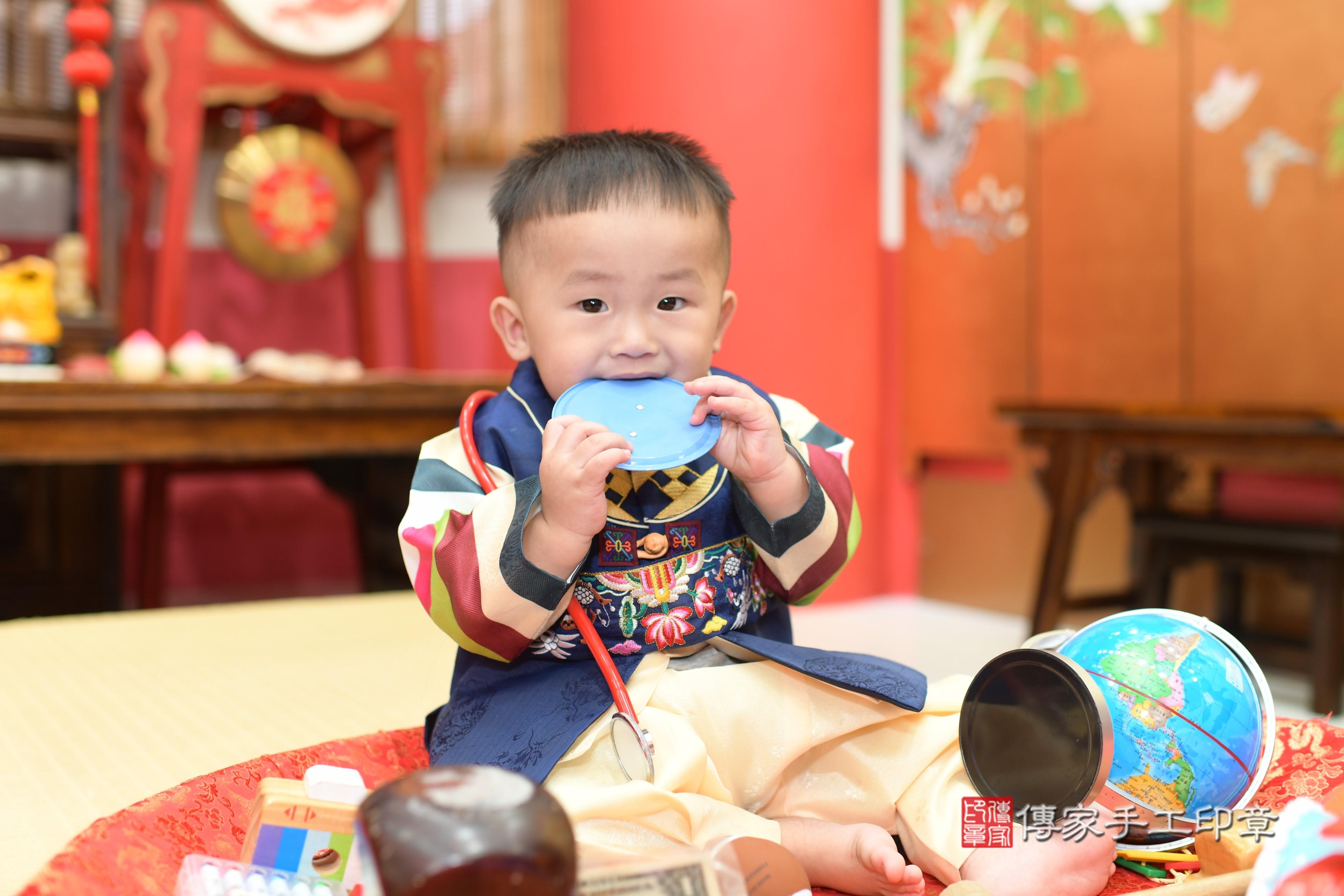 林寶寶抓周，小孩古裝禮服照。地點：傳家「高雄門市店」古禮會場