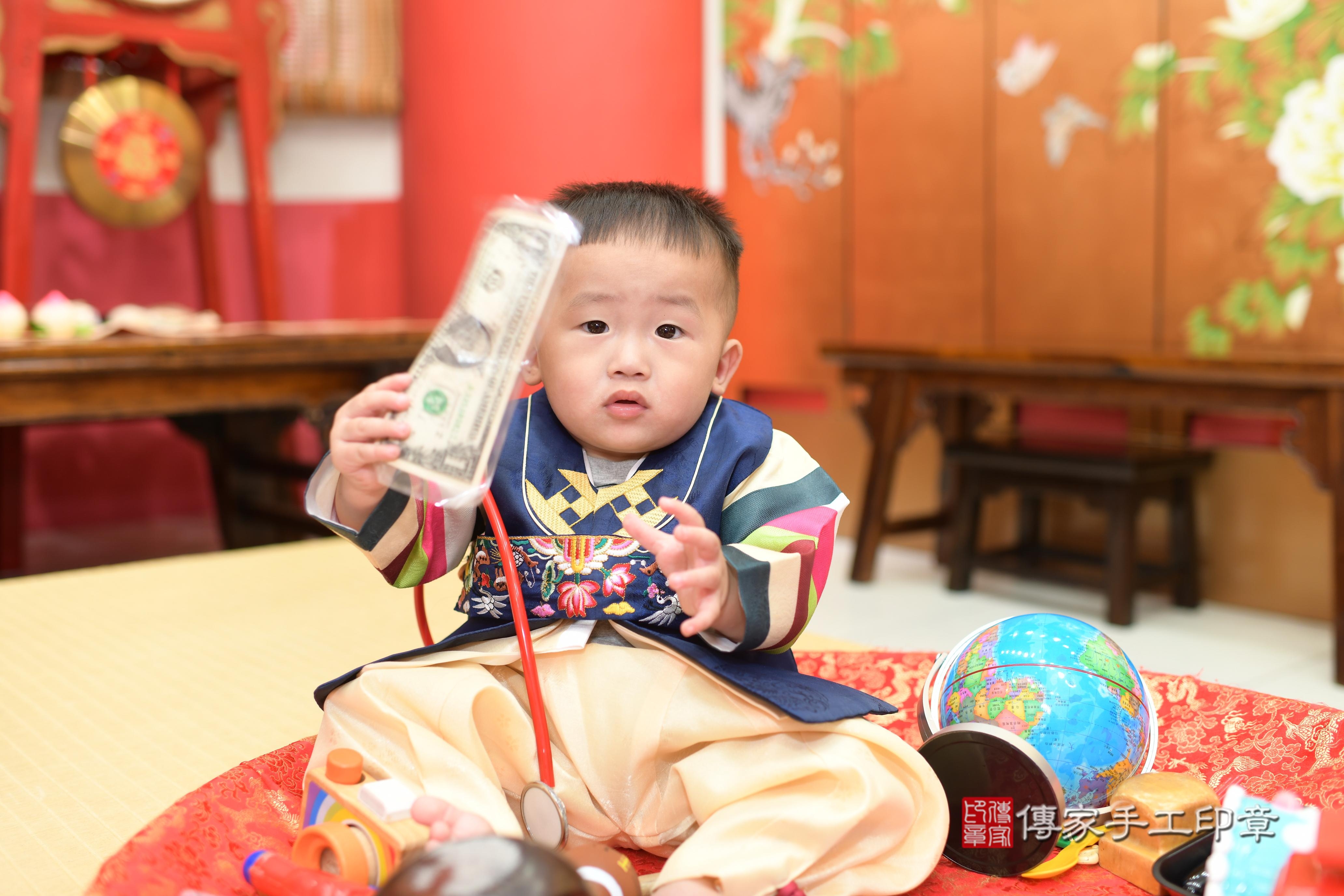 林寶寶抓周，小孩古裝禮服照。地點：傳家「高雄門市店」古禮會場