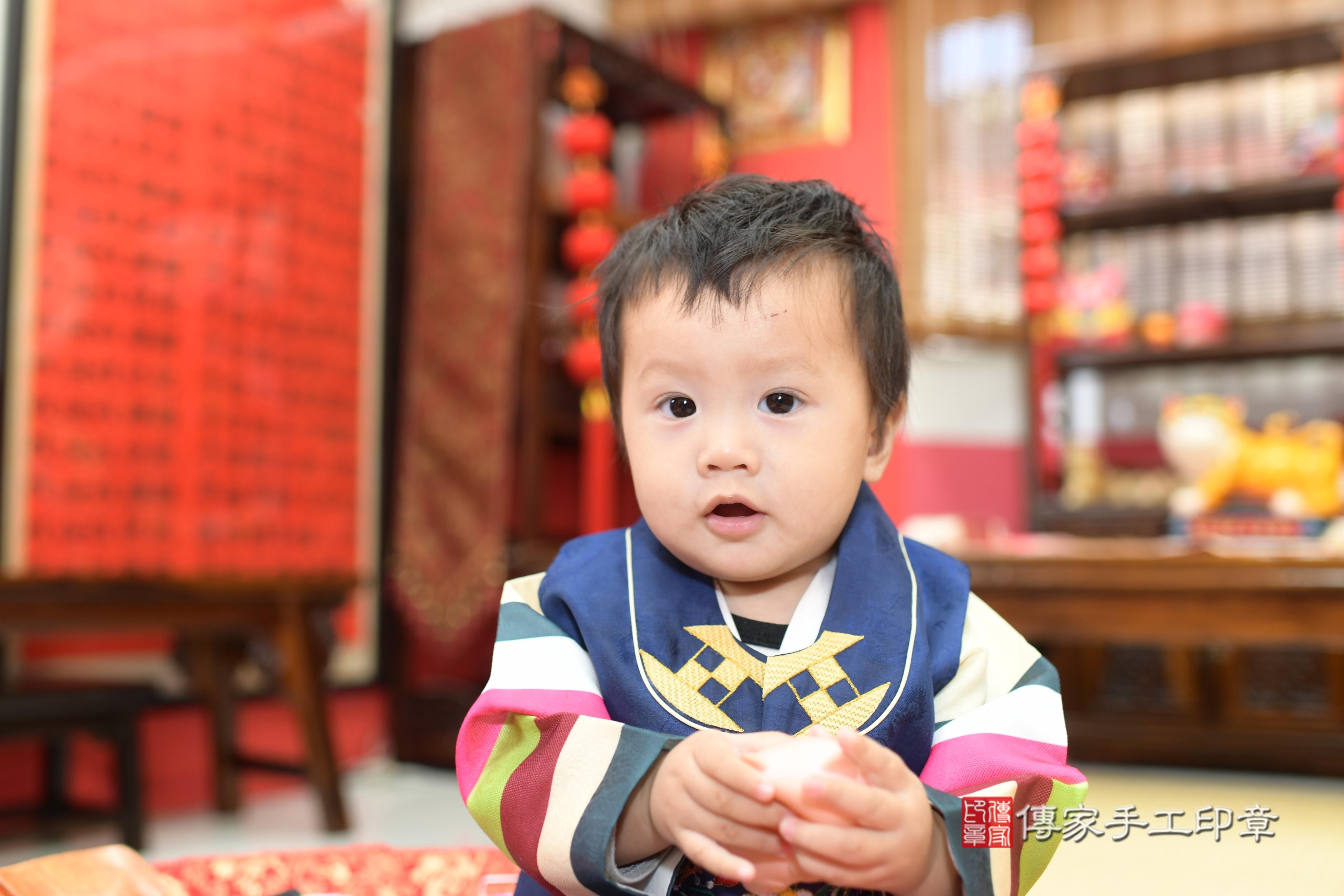 邱寶寶抓周，小孩古裝禮服照。地點：傳家「高雄門市店」古禮會場