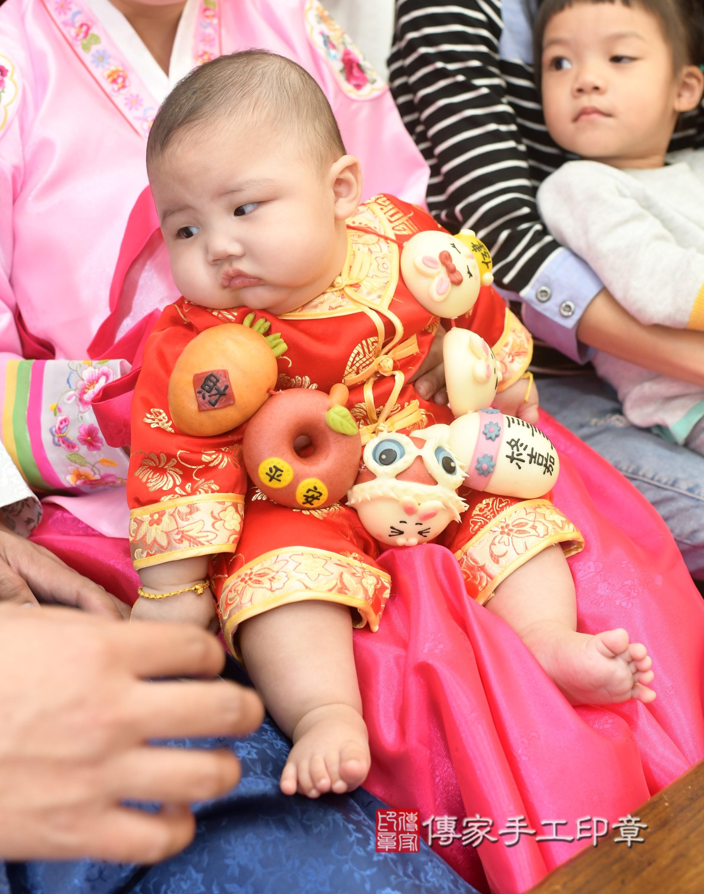 陳寶寶抓周，小孩古裝禮服照。地點：傳家「高雄門市店」古禮會場