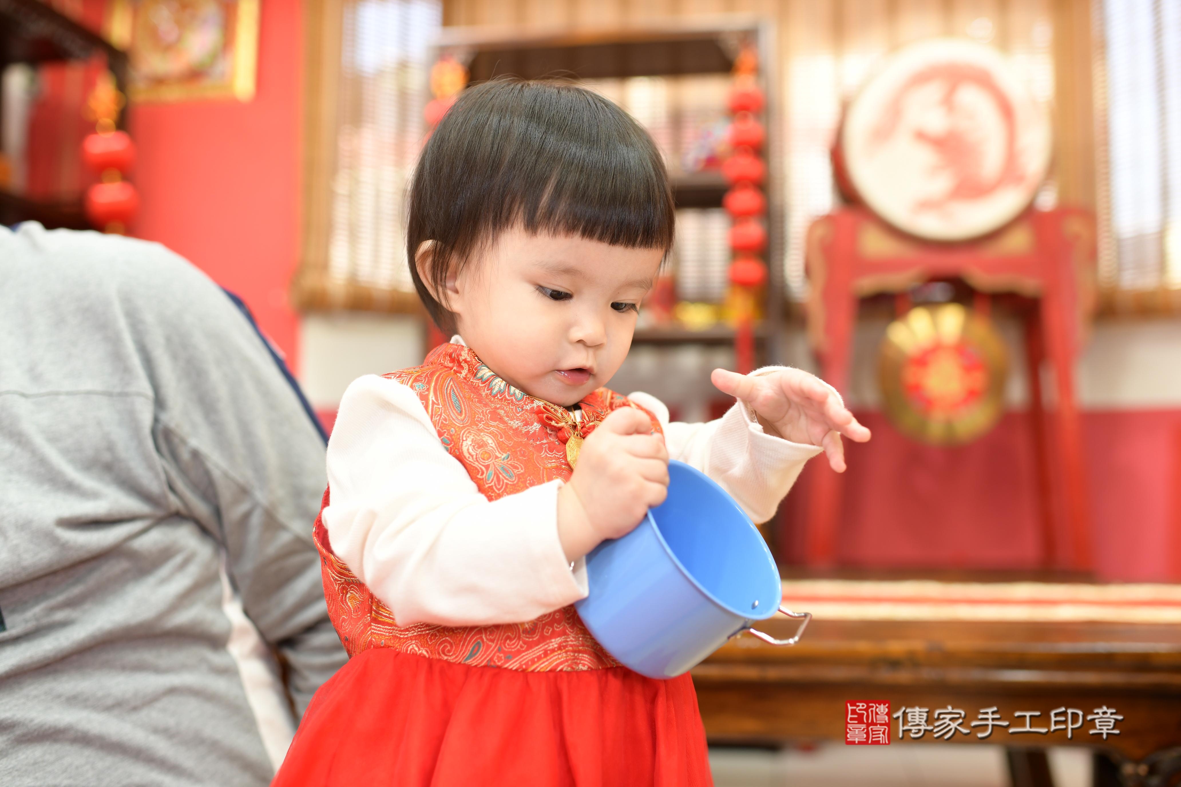 吳寶寶抓周，小孩古裝禮服照。地點：傳家「高雄門市店」古禮會場