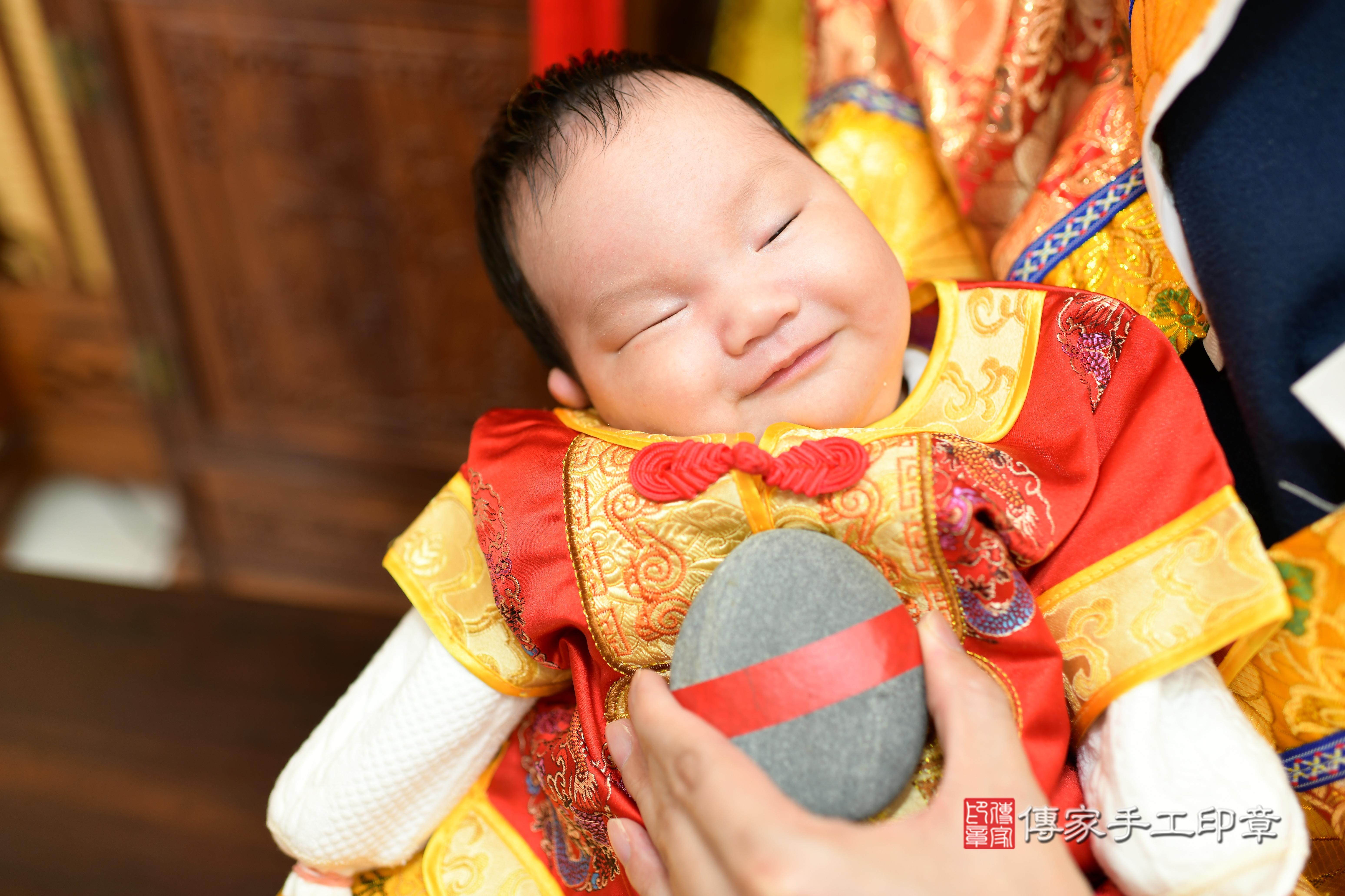 林寶寶抓周，小孩古裝禮服照。地點：傳家「台南門市店」古禮會場