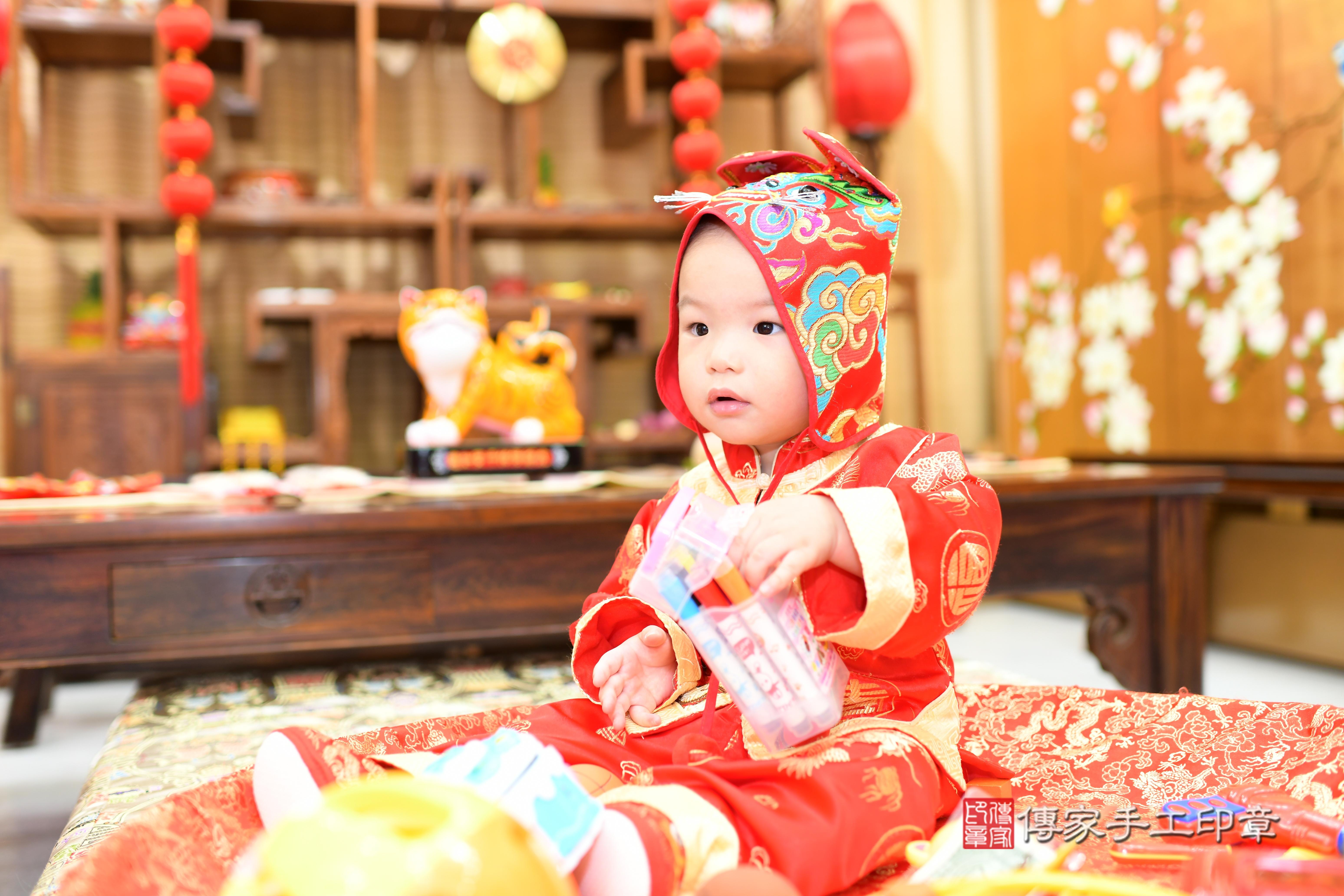 張寶寶抓周，小孩古裝禮服照。地點：傳家「台南門市店」古禮會場