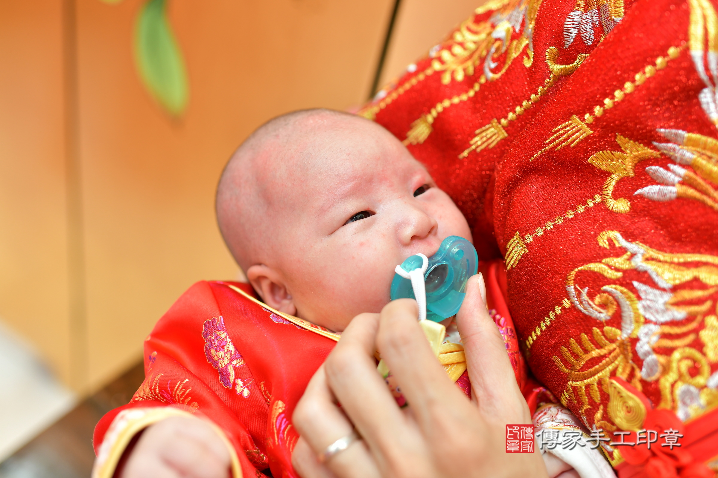 賴寶寶剃頭，小孩古裝禮服照。地點：傳家「台中店」古禮會場，照片4