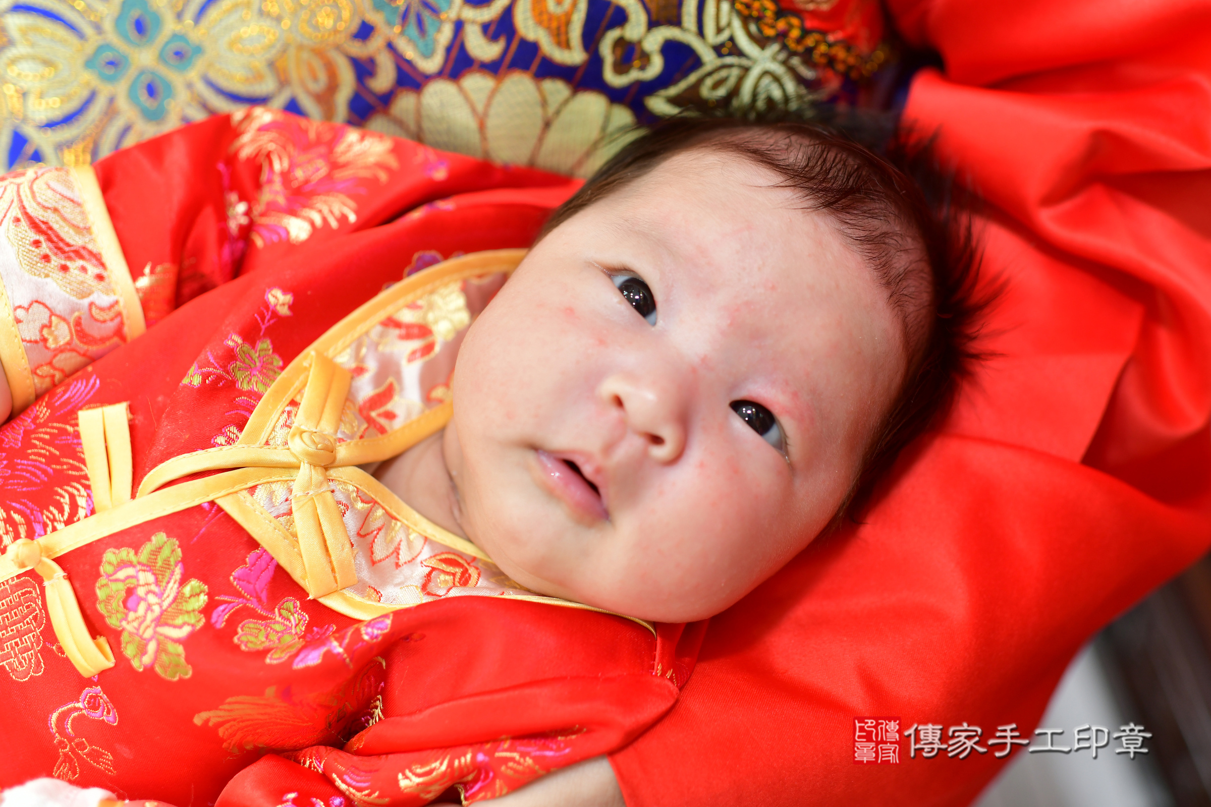 賴寶寶剃頭，小孩古裝禮服照。地點：傳家「台中店」古禮會場，照片1