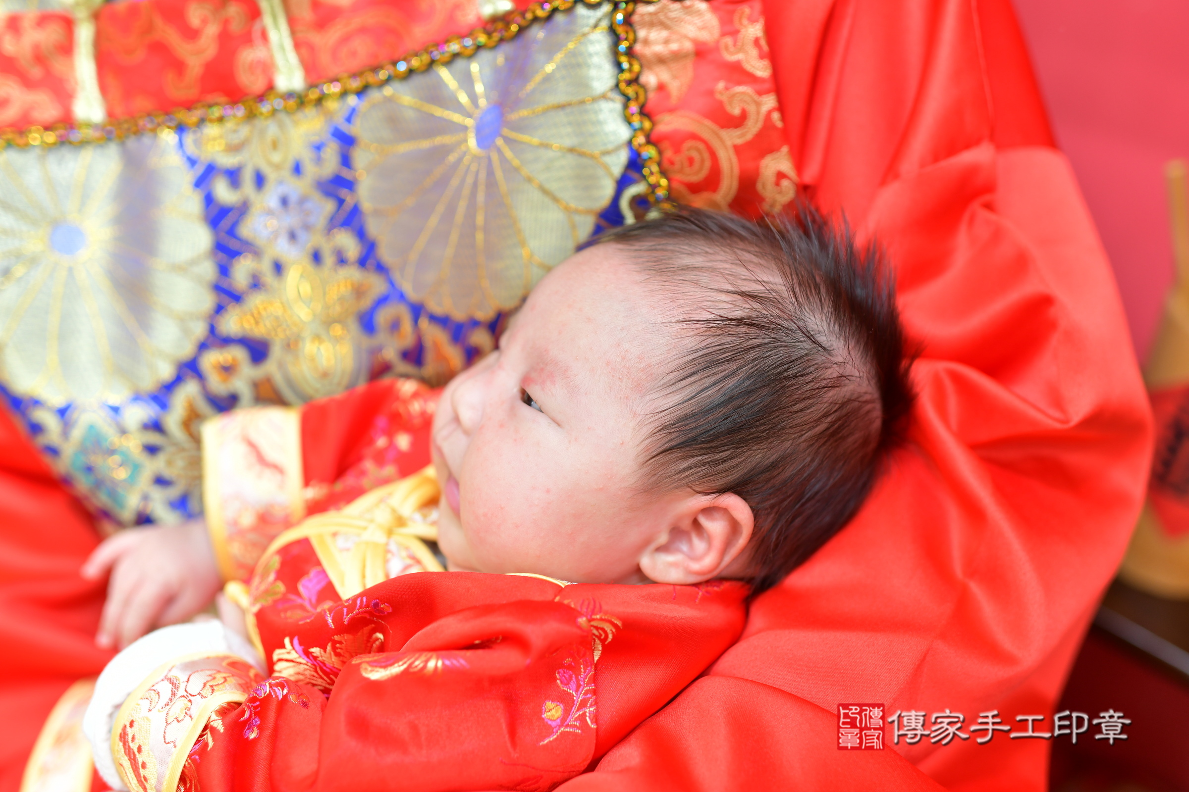 賴寶寶剃頭，小孩古裝禮服照。地點：傳家「台中店」古禮會場，照片2