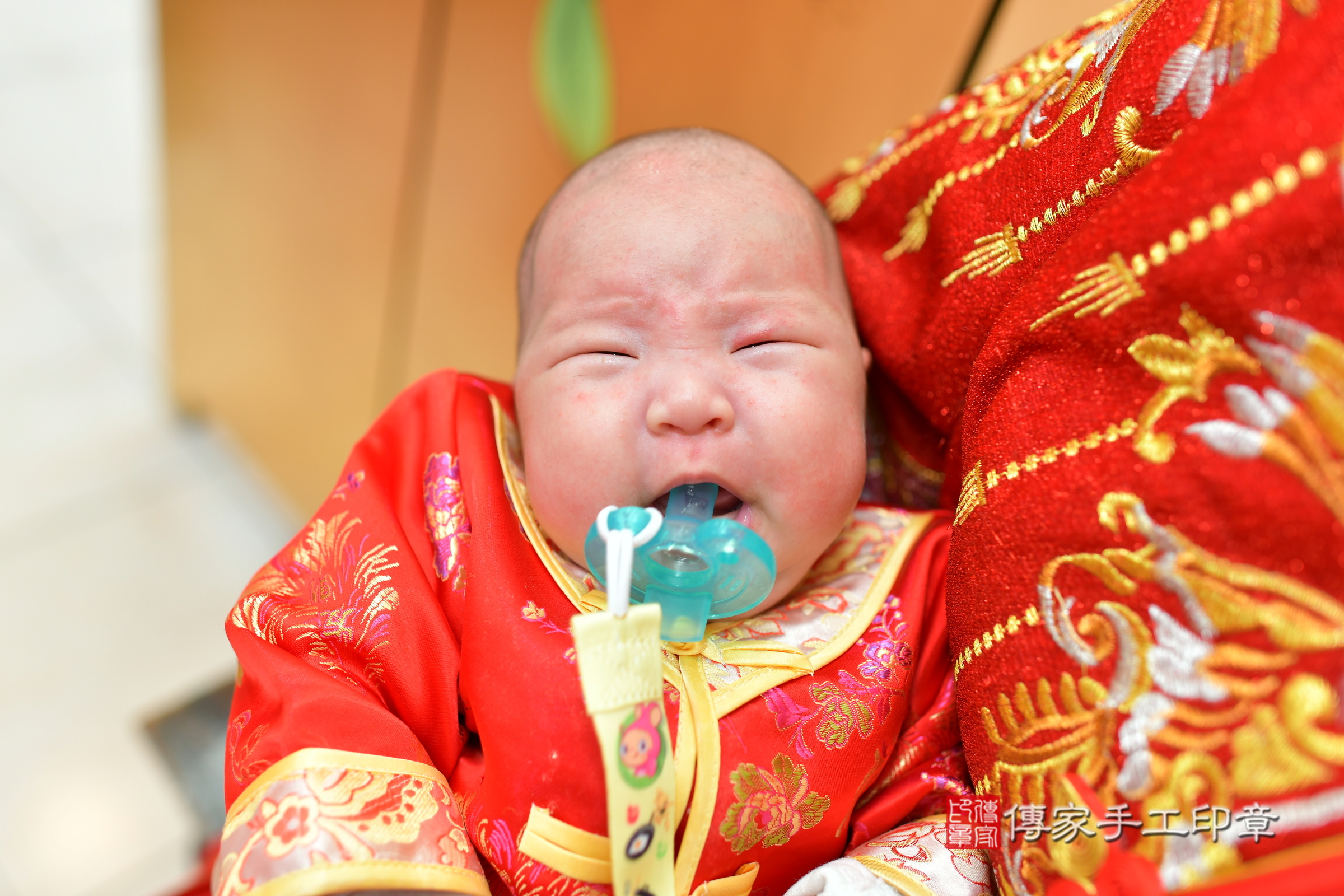 賴寶寶剃頭，小孩古裝禮服照。地點：傳家「台中店」古禮會場，照片3