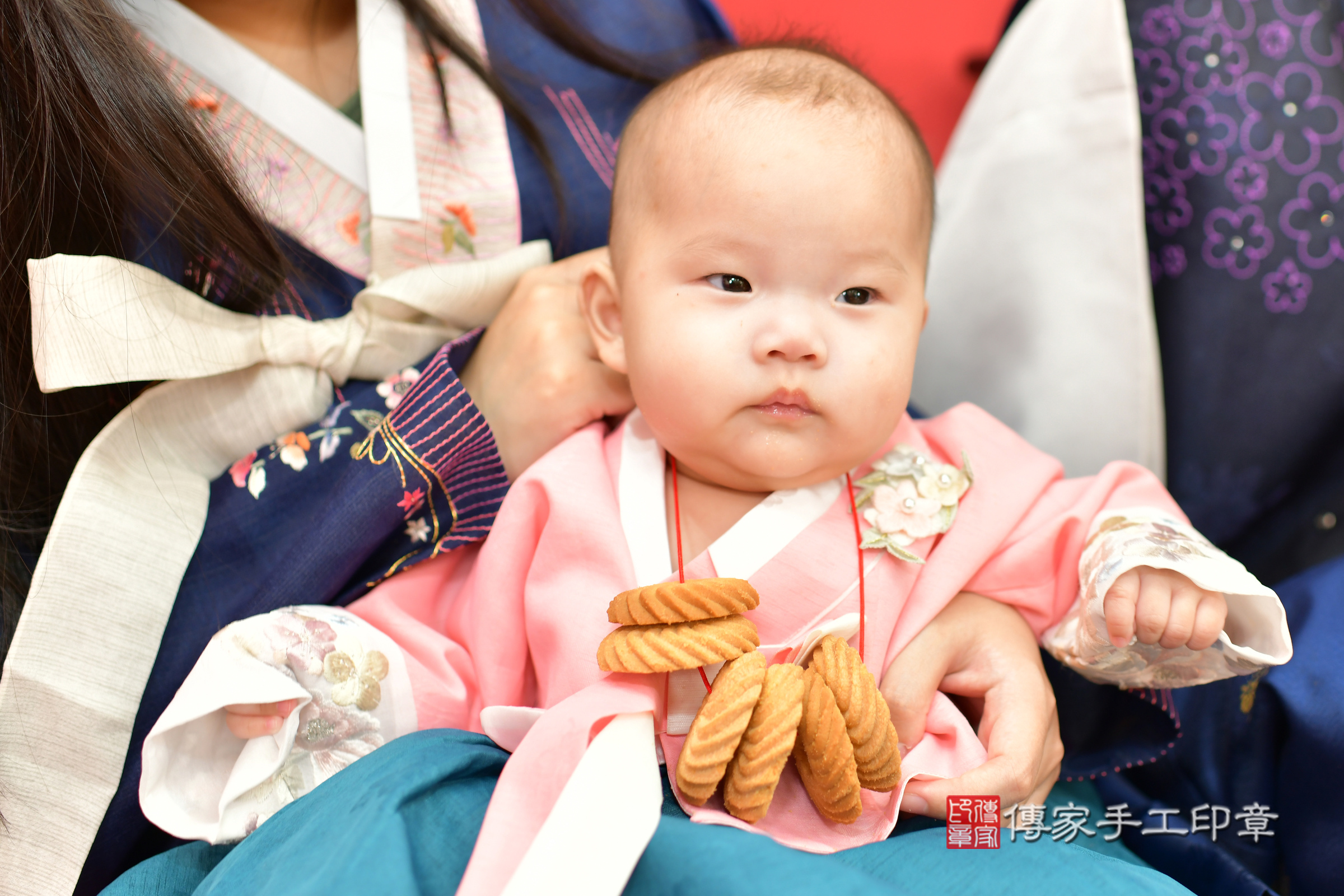 琳琳寶寶收涎，小孩古裝禮服照。地點：傳家「台中店」古禮會場，照片1