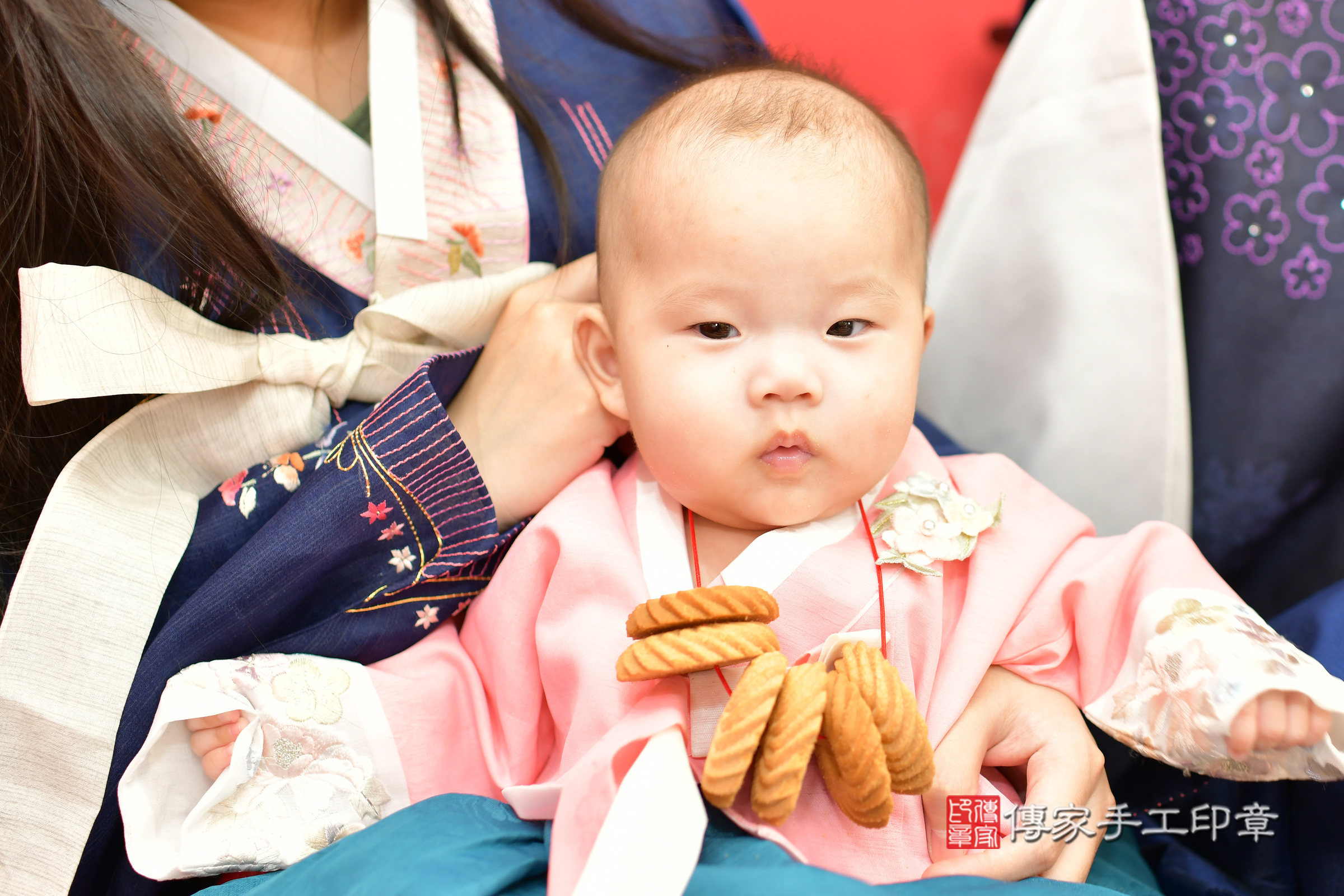 琳琳寶寶收涎，小孩古裝禮服照。地點：傳家「台中店」古禮會場，照片2