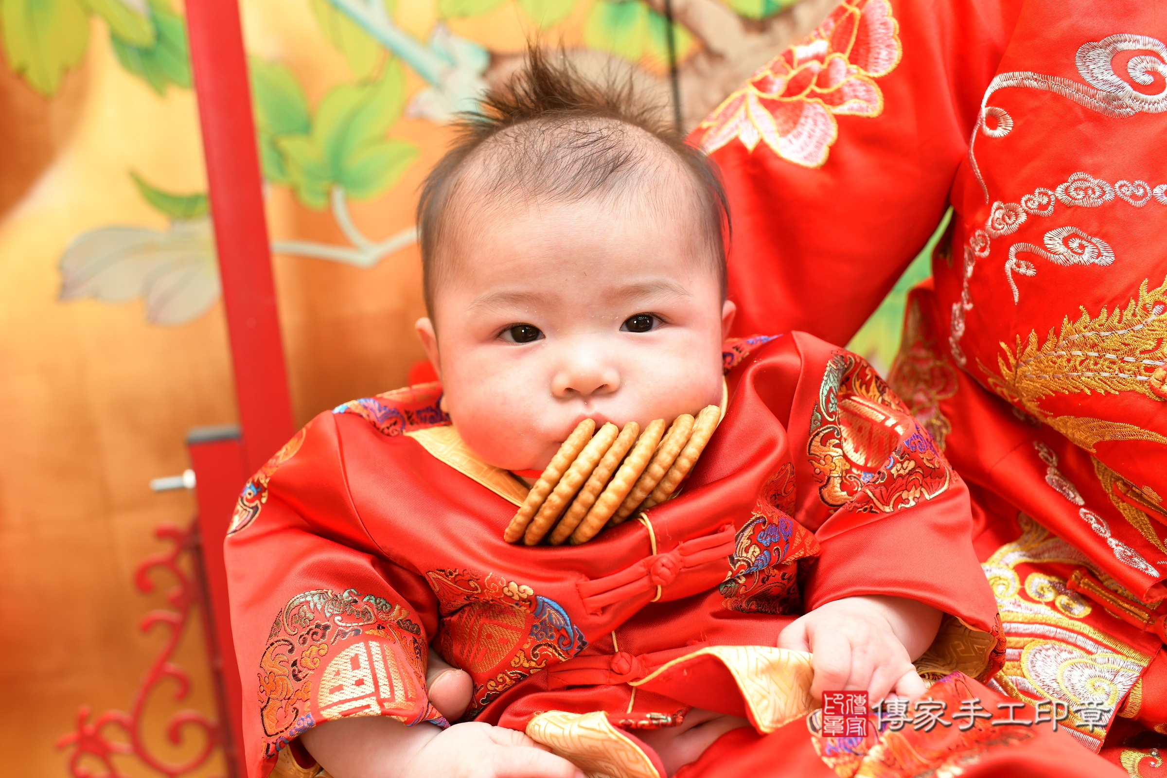 小澄寶寶收涎，小孩古裝禮服照。地點：傳家「台北店」古禮會場，照片1