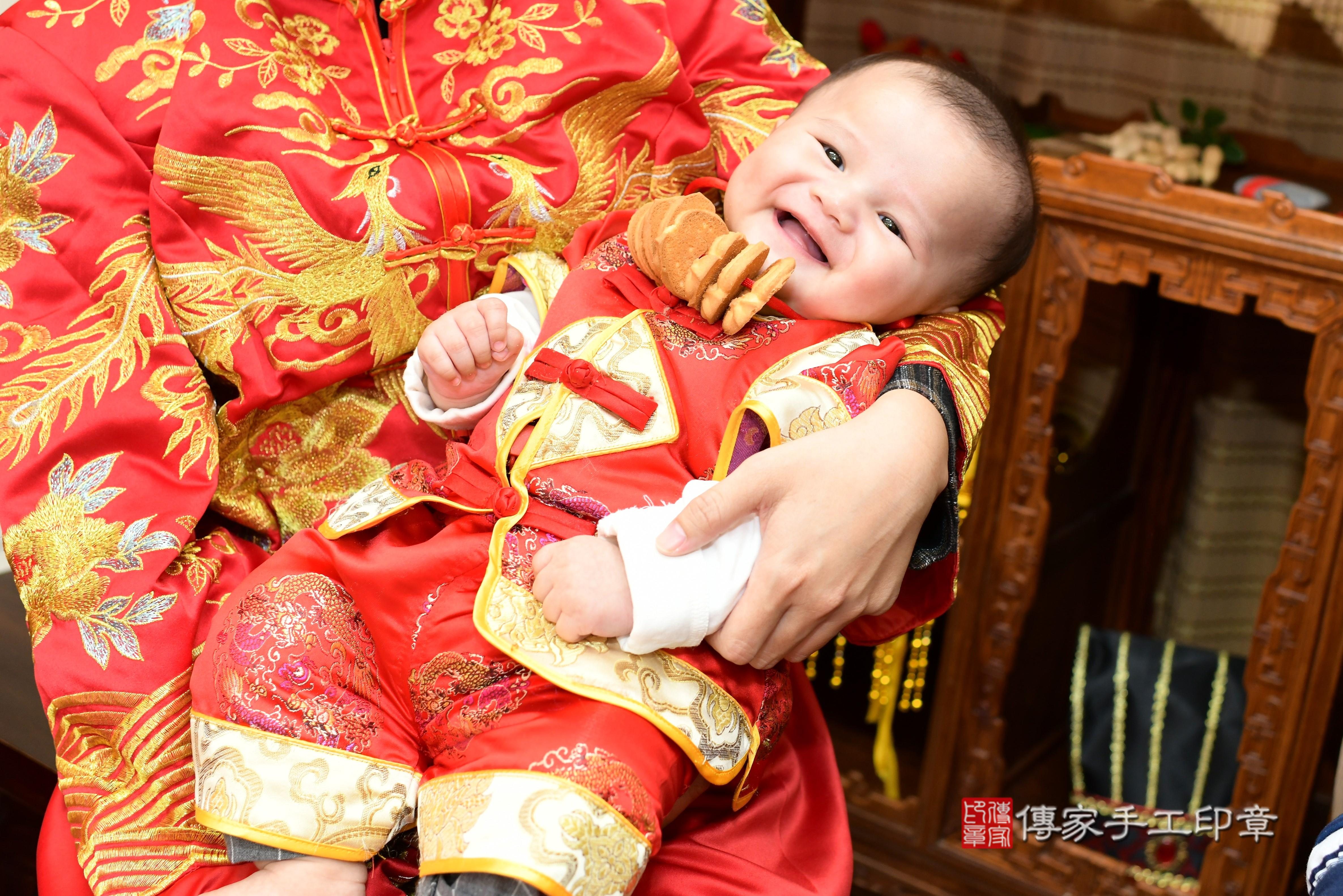 宸宸寶貝抓周，小孩古裝禮服照。地點：傳家「台南門市店」古禮會場