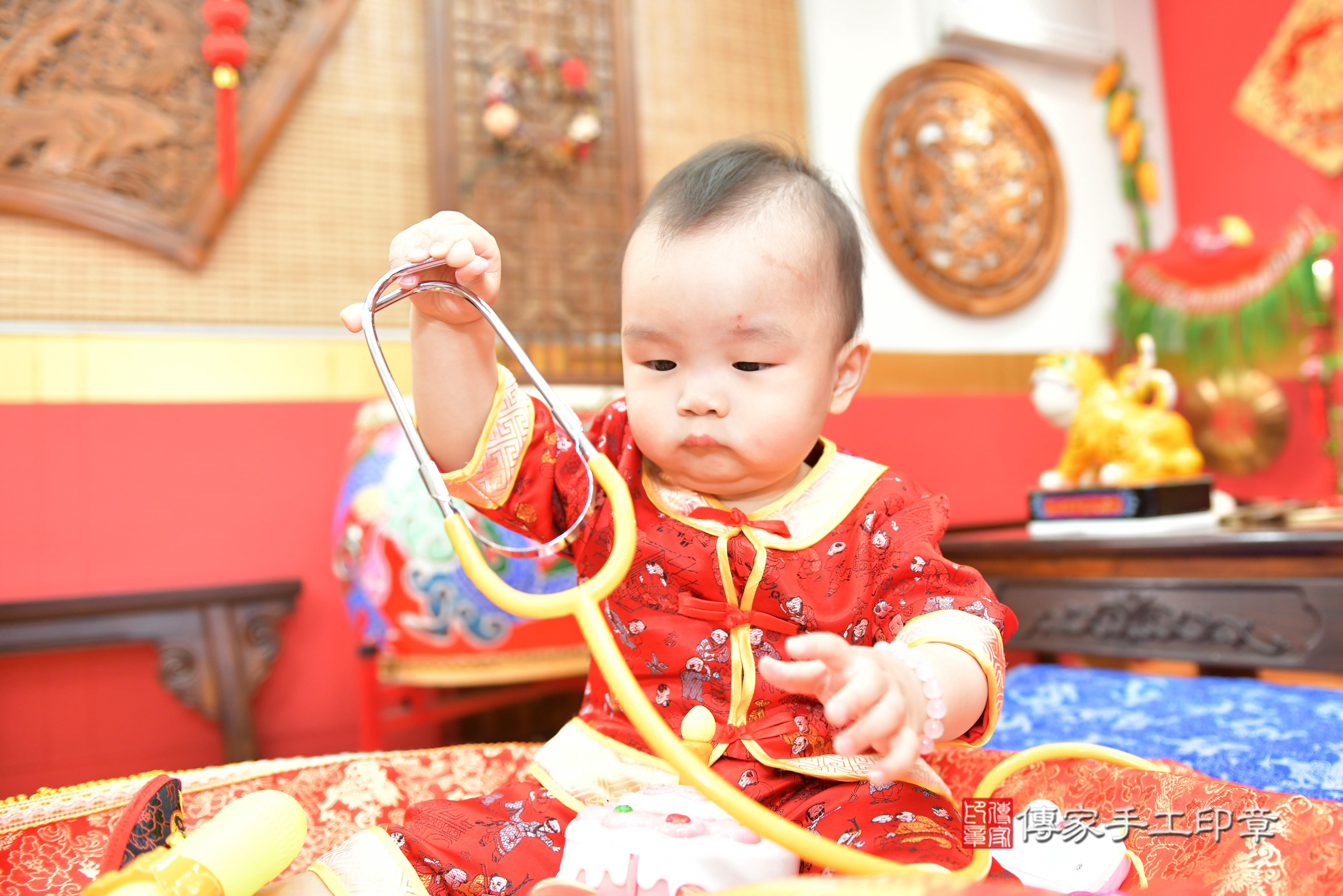 典典寶貝抓周，小孩古裝禮服照。地點：傳家「桃園門市店」古禮會場