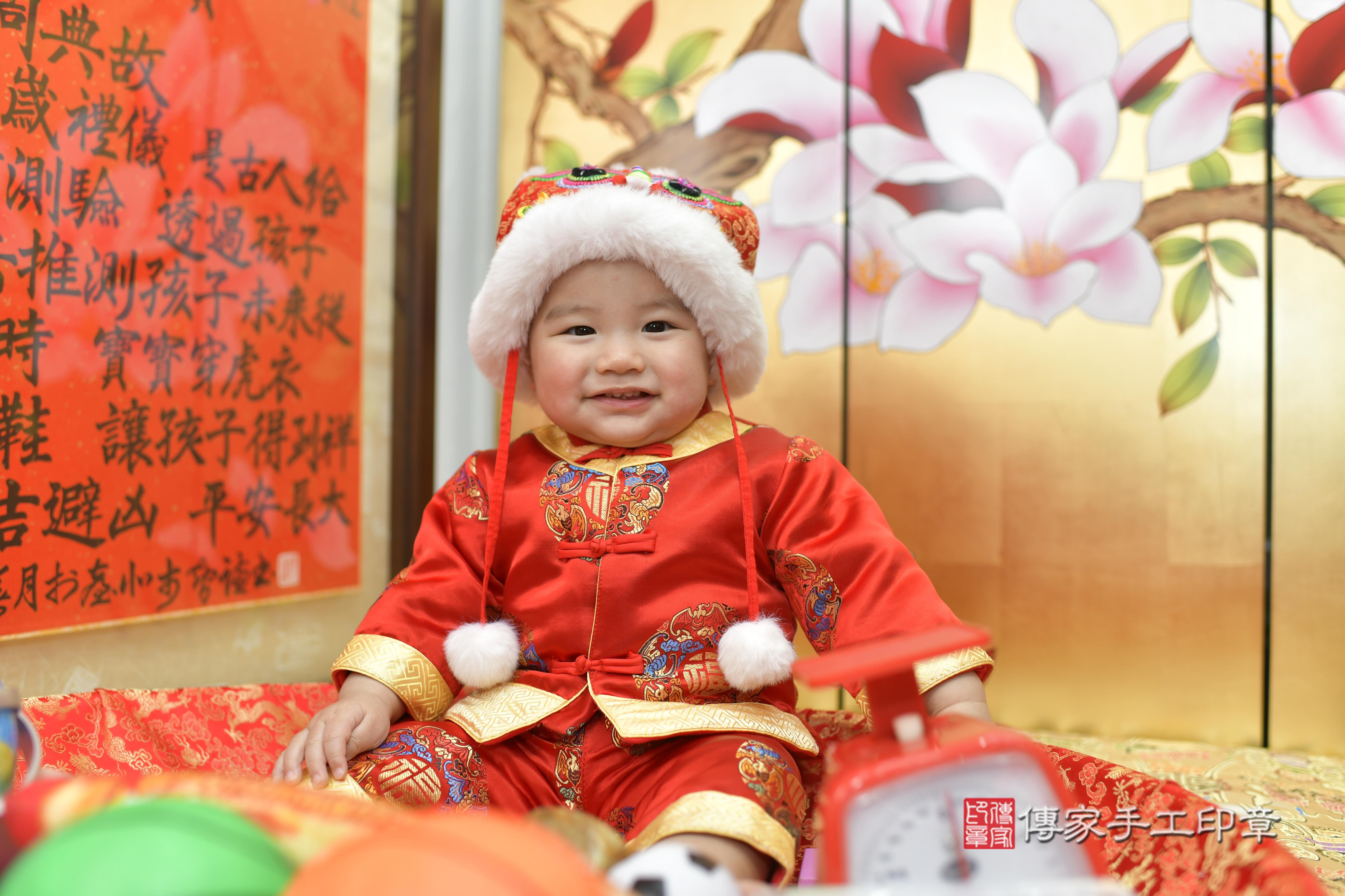 岳岳寶貝抓周，小孩古裝禮服照。地點：傳家「新竹門市店」古禮會場