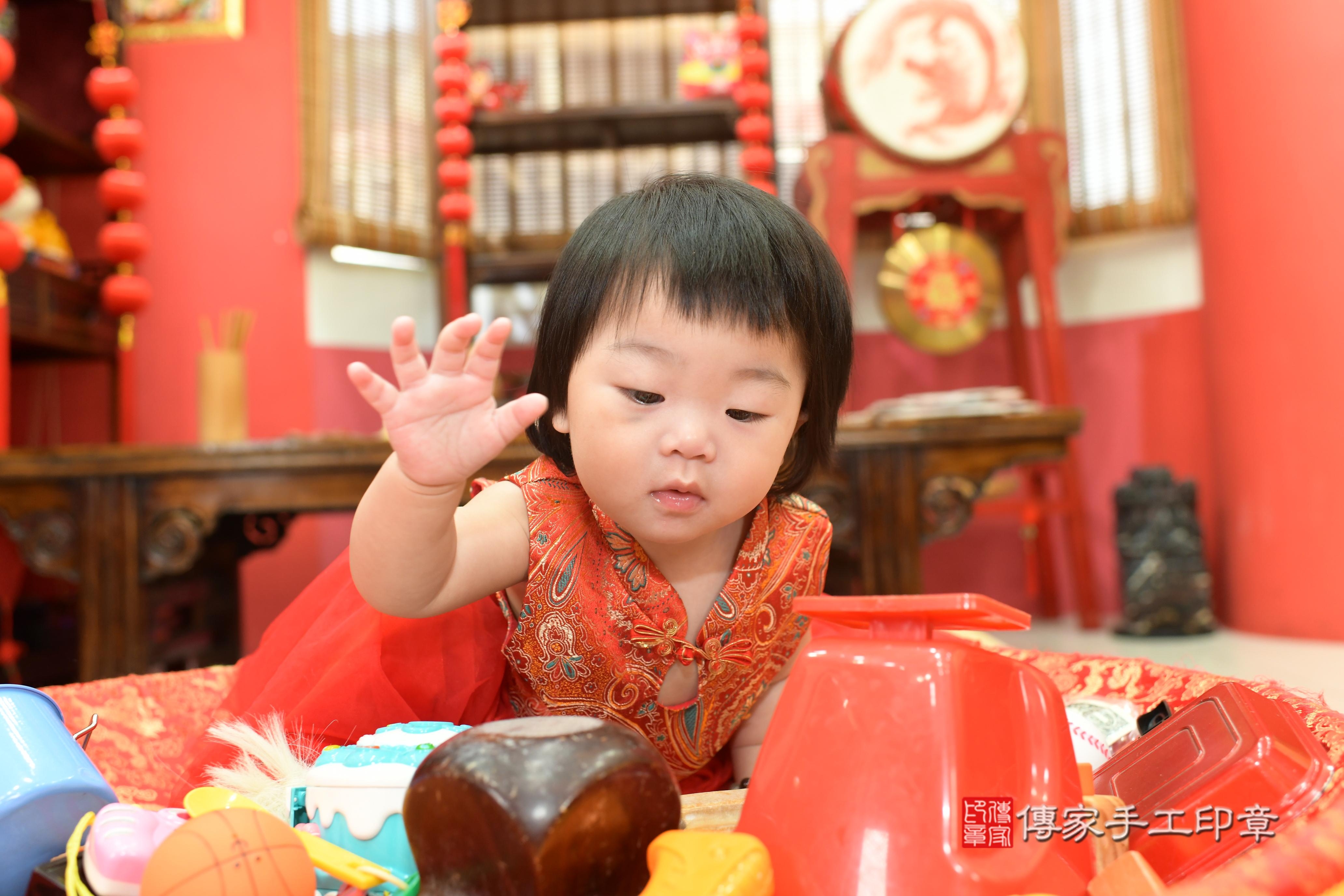 喬喬寶貝&茜茜寶貝抓周，小孩古裝禮服照。地點：傳家「高雄門市店」古禮會場