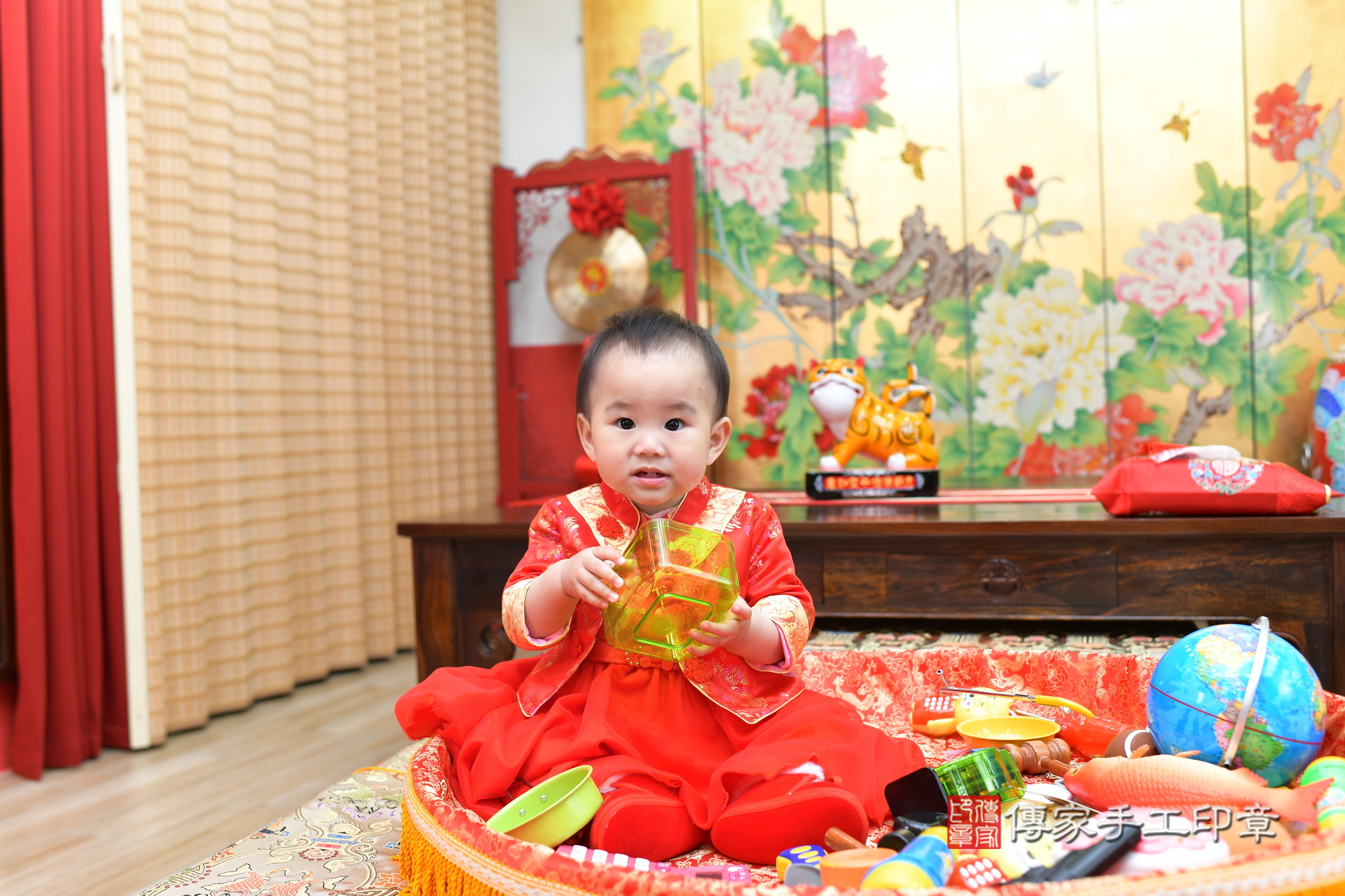 彤彤寶寶抓周，小孩古裝禮服照。地點：傳家「台北店」古禮會場，照片2