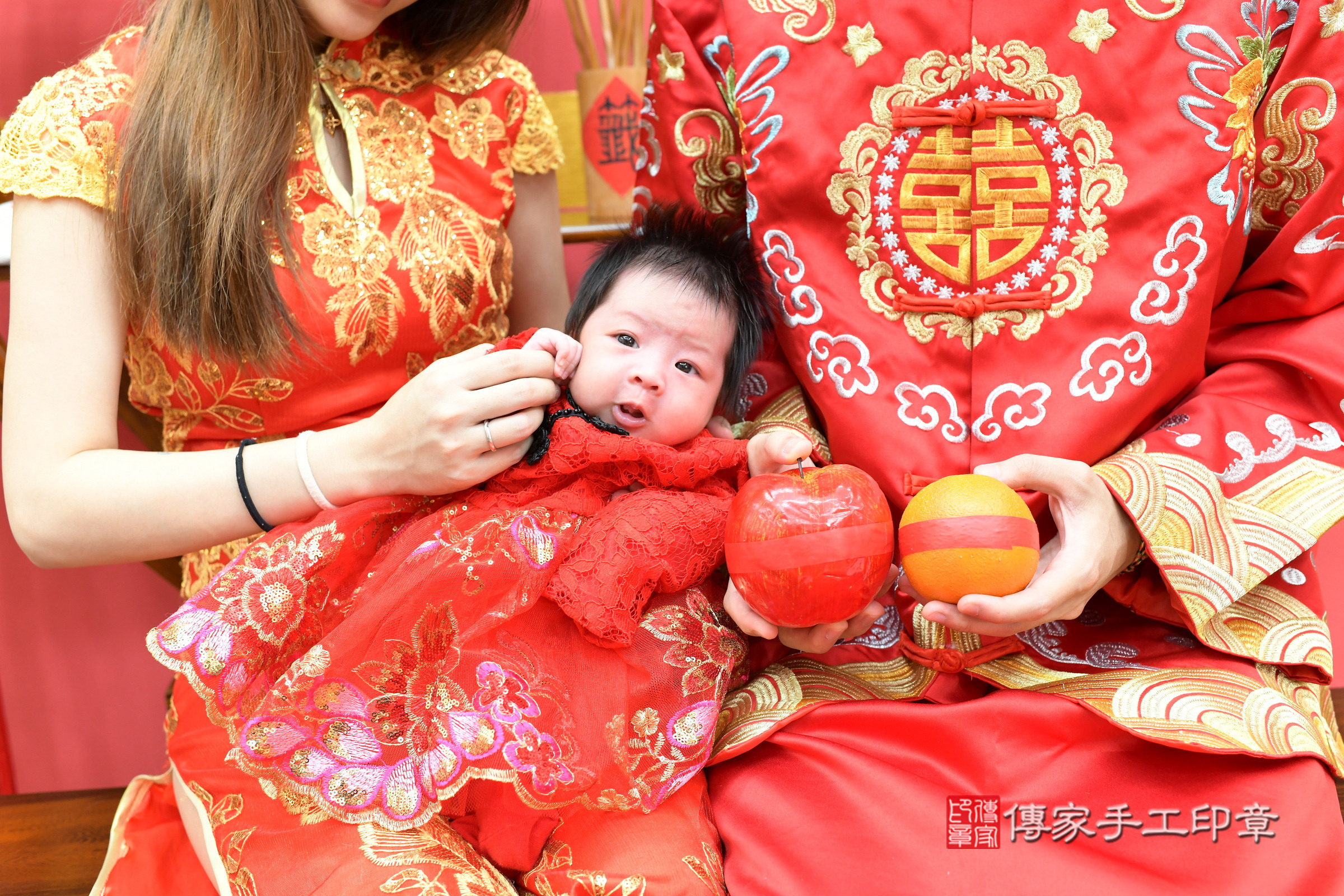 恩恩寶寶剃頭，小孩古裝禮服照。地點：傳家「新北店」古禮會場，照片2