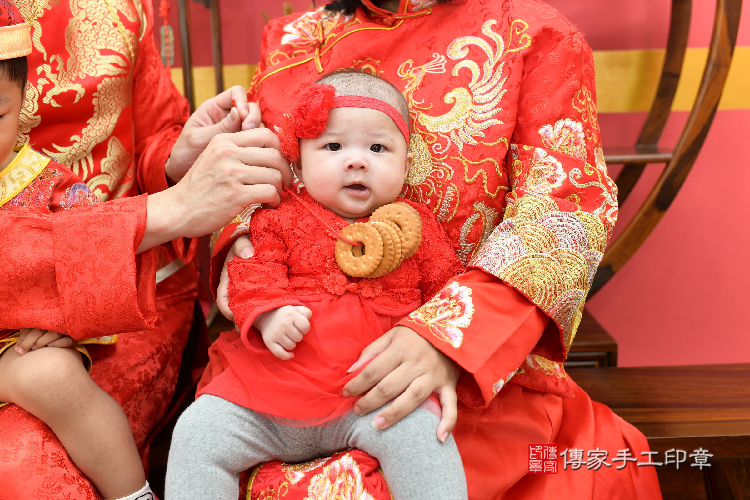 均均寶寶收涎，小孩古裝禮服照。地點：傳家「新北店」古禮會場，照片3