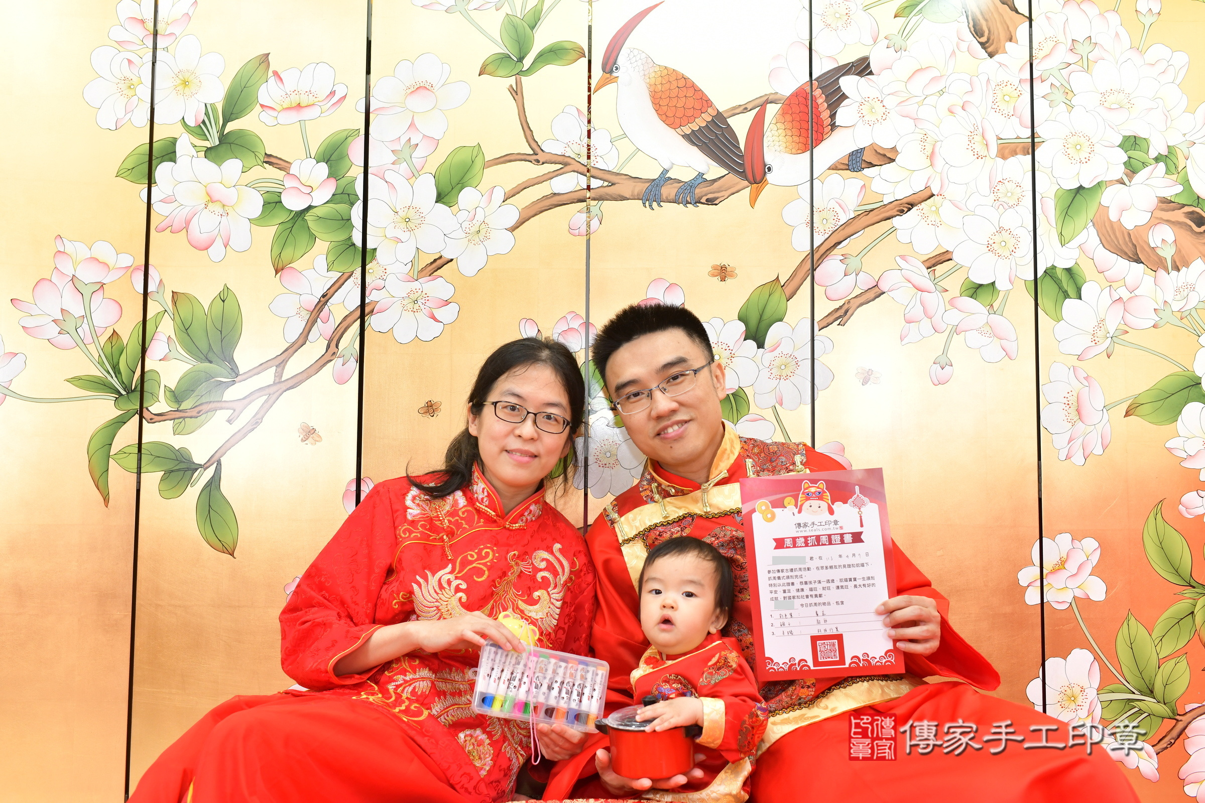 小赫寶寶抓周，成人與小孩古裝禮服照。地點：傳家「台中店」古禮會場，照片1
