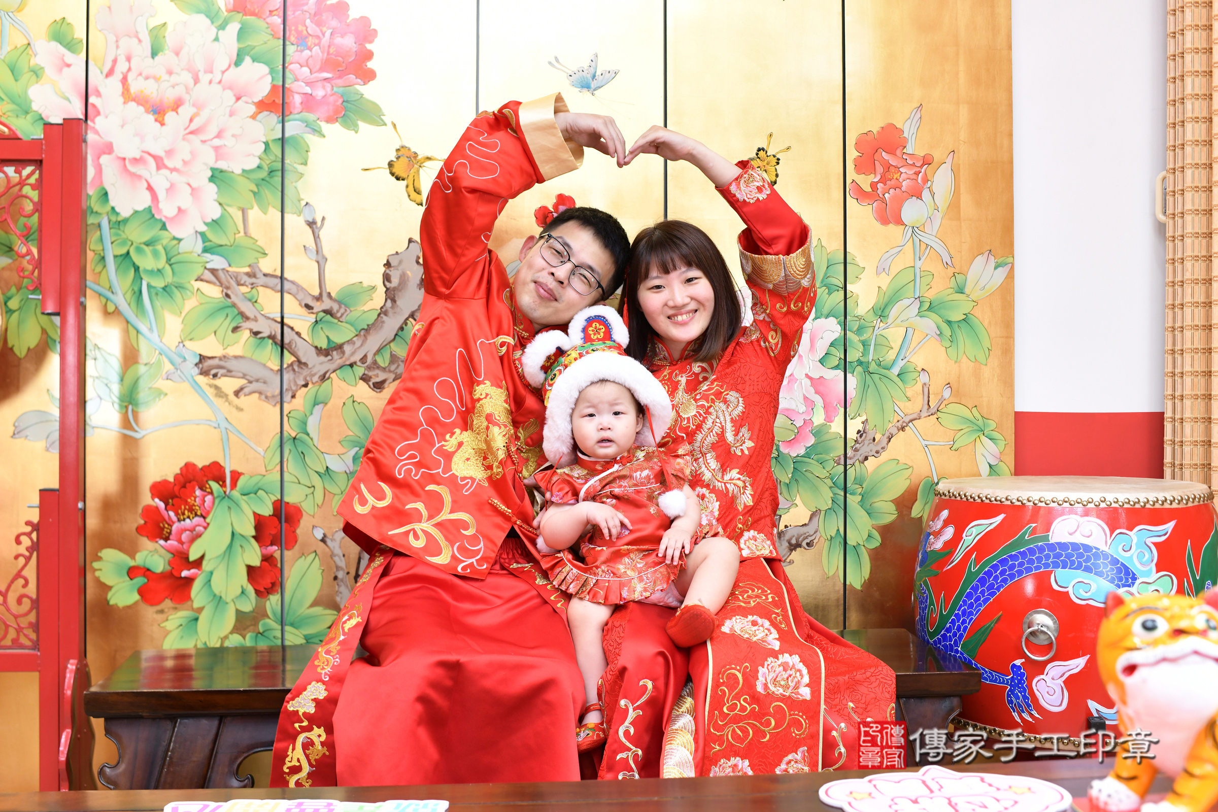 安安寶寶抓周，成人與小孩古裝禮服照。地點：傳家「台北店」古禮會場，照片2