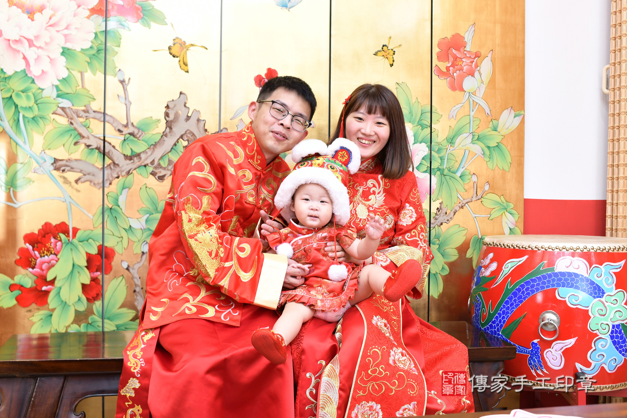 安安寶寶抓周，成人與小孩古裝禮服照。地點：傳家「台北店」古禮會場，照片1