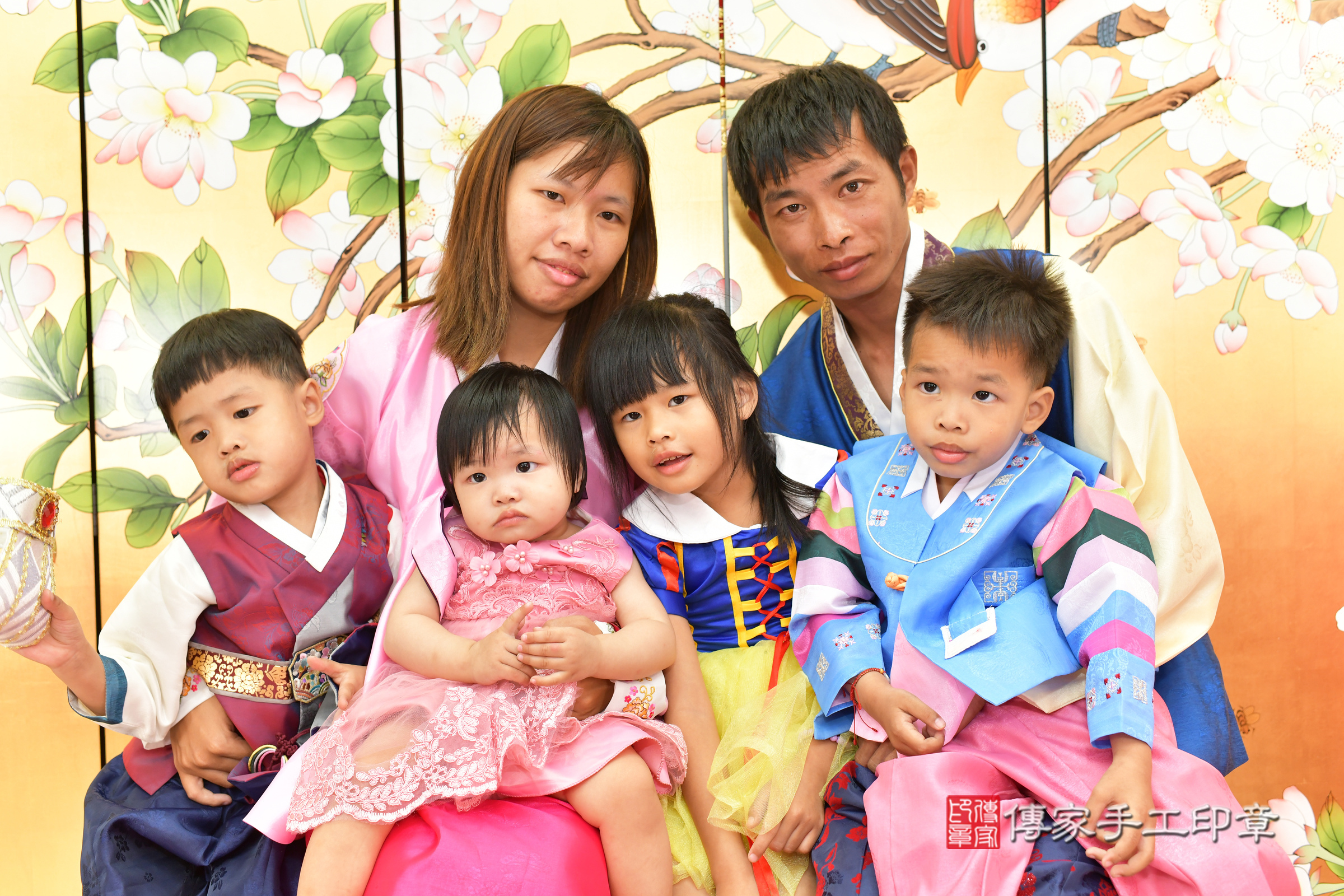 倩倩寶寶抓周，成人與小孩古裝禮服照。地點：傳家「台中店」古禮會場，照片2
