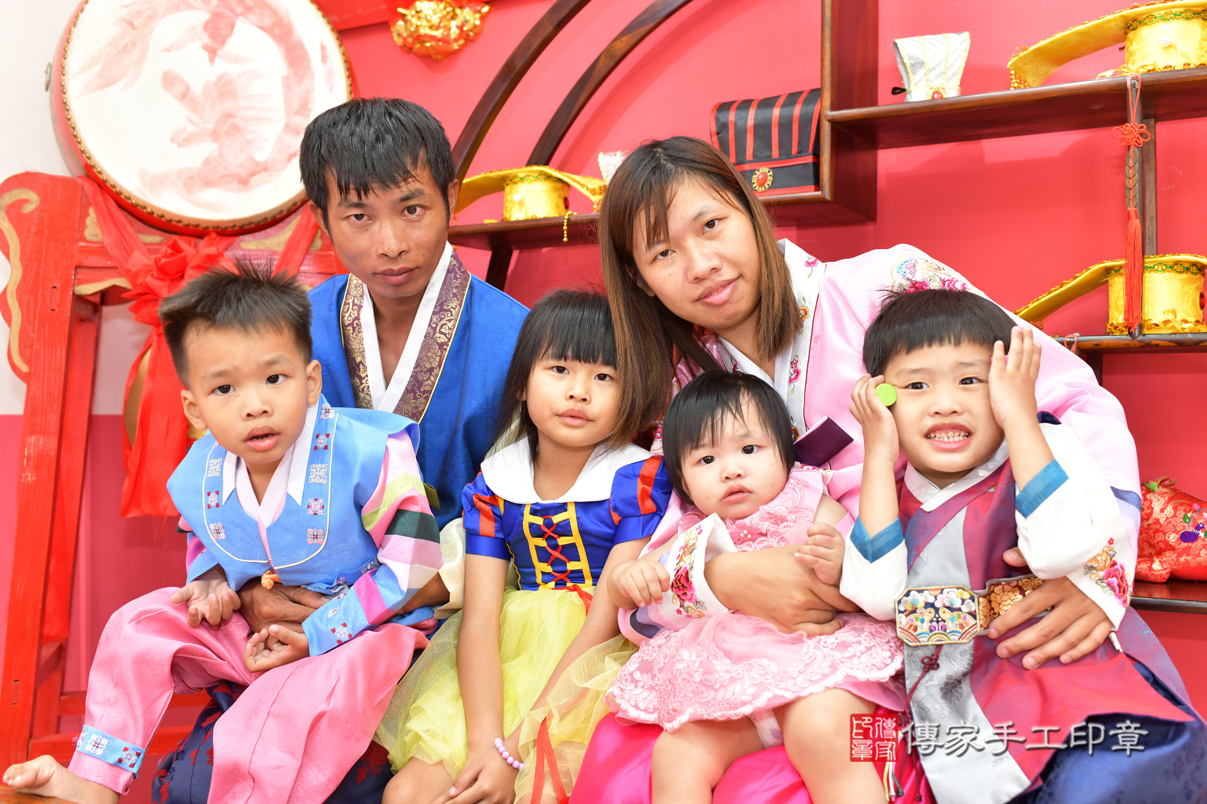 倩倩寶寶抓周，成人與小孩古裝禮服照。地點：傳家「台中店」古禮會場，照片4