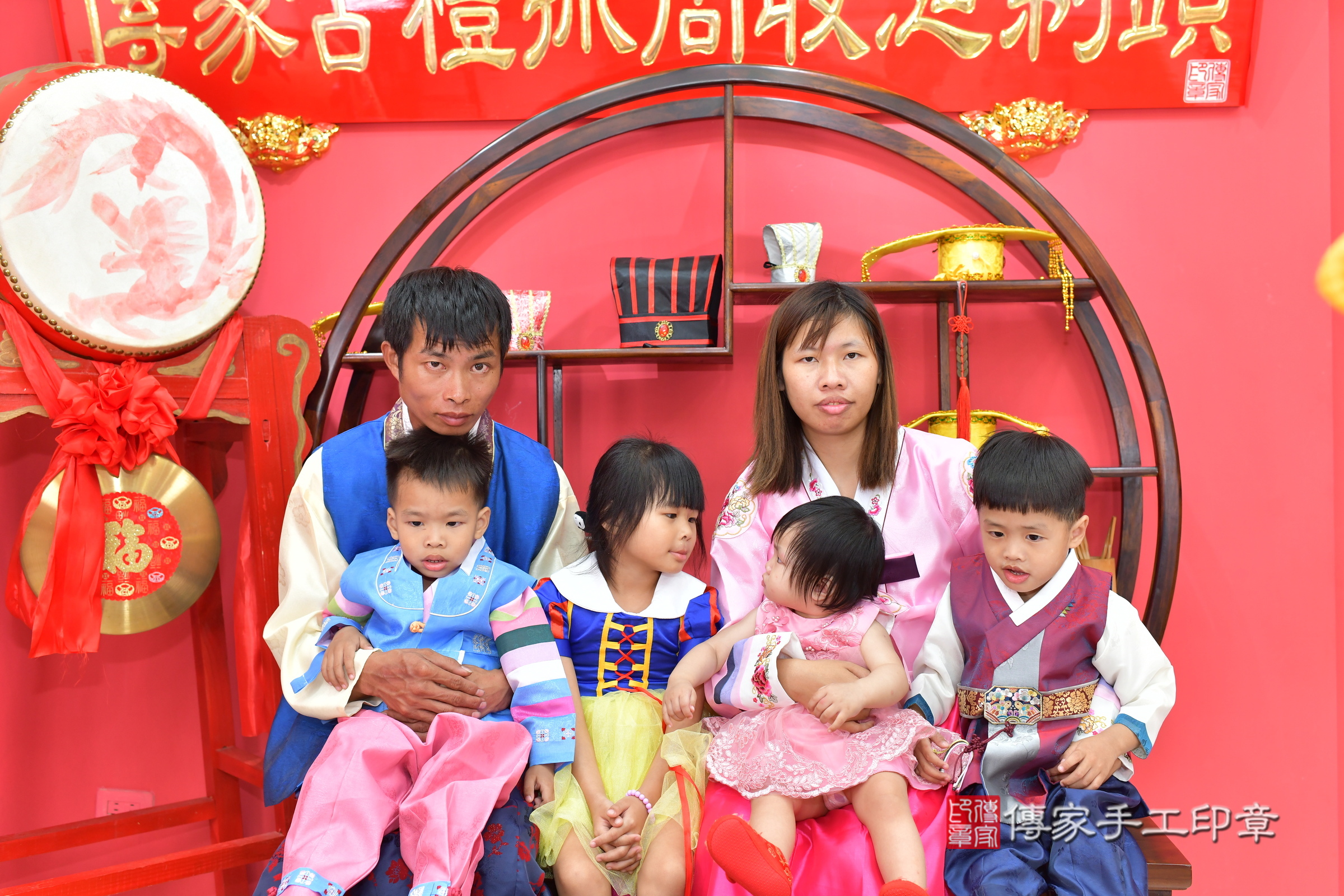 倩倩寶寶抓周，成人與小孩古裝禮服照。地點：傳家「台中店」古禮會場，照片3