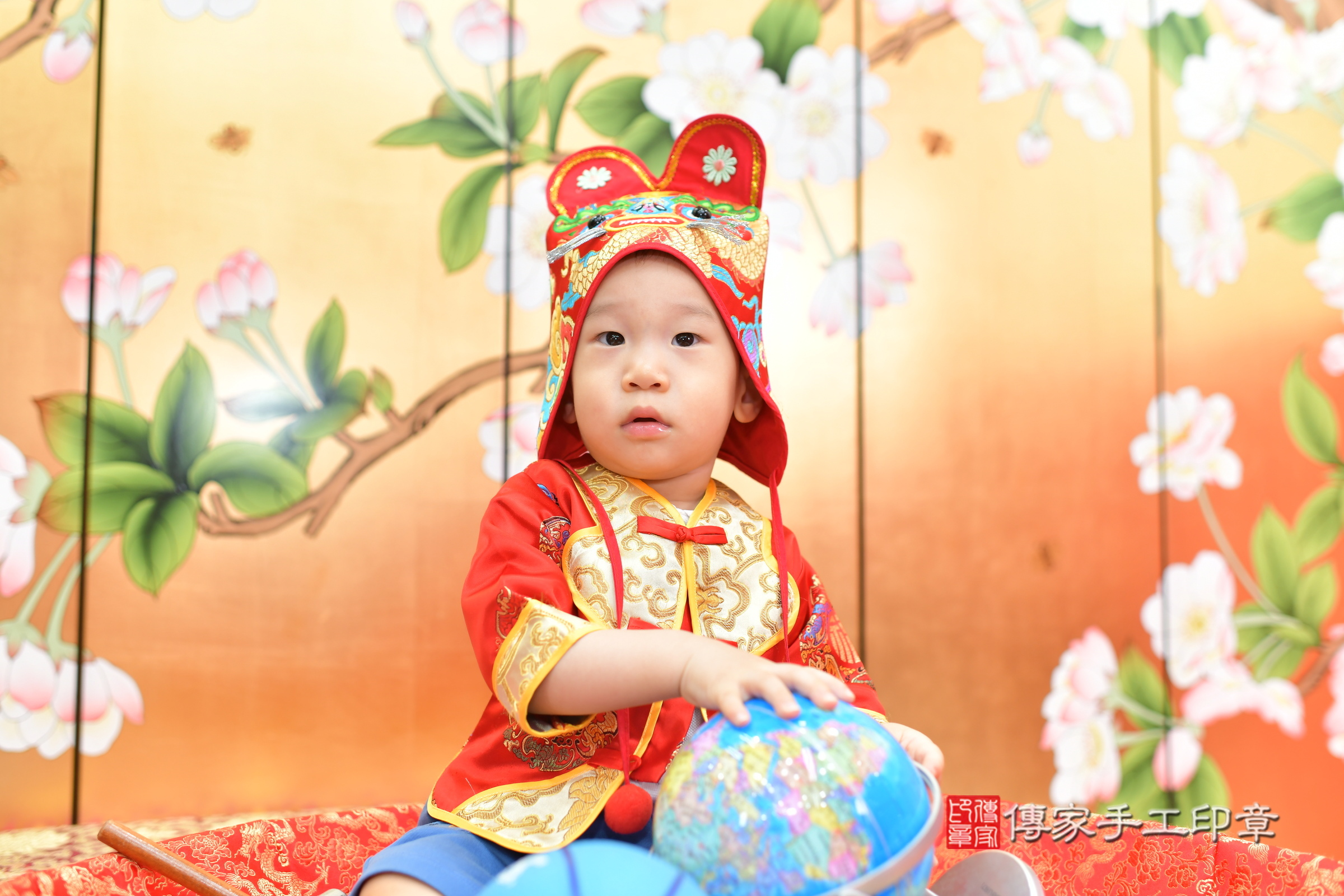 小鎰寶寶抓周，小孩古裝禮服照。地點：傳家「台中店」古禮會場，照片4