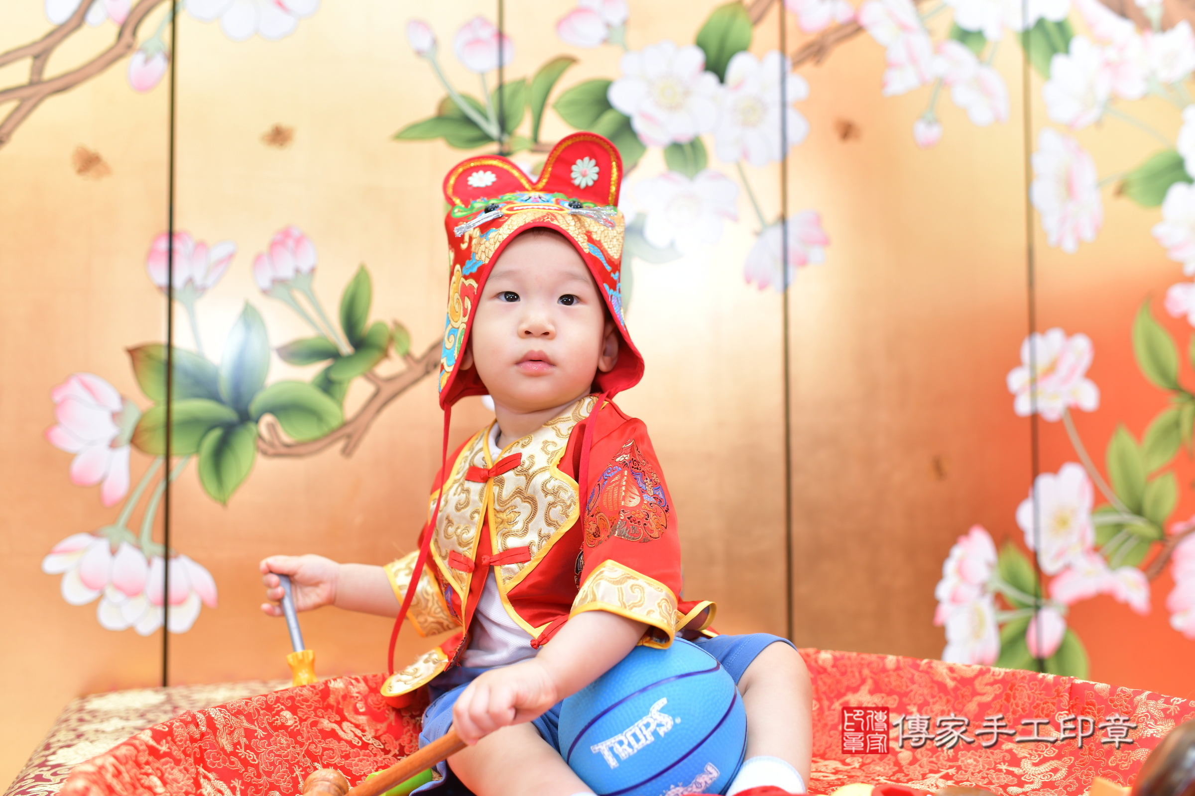 小鎰寶寶抓周，小孩古裝禮服照。地點：傳家「台中店」古禮會場，照片2