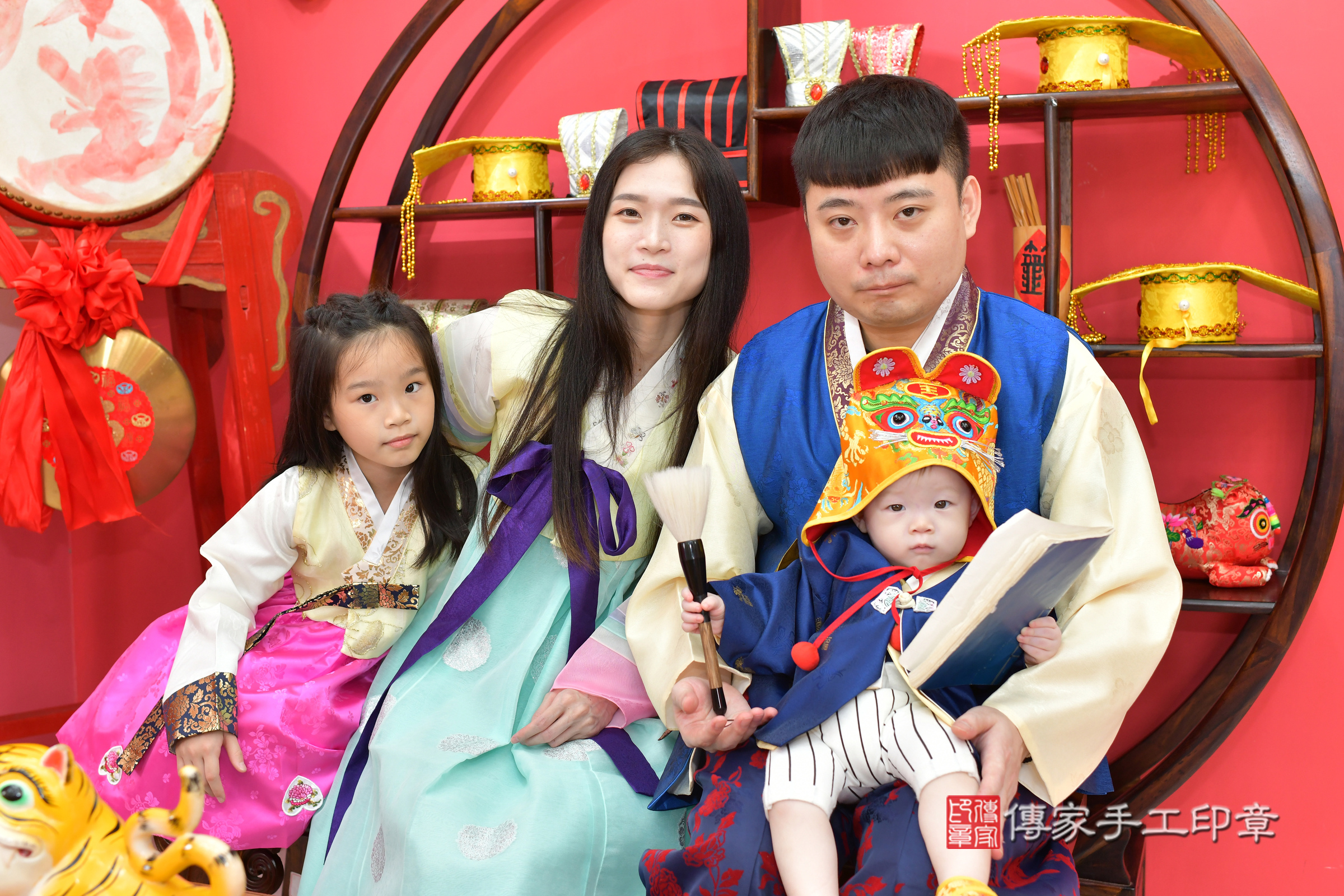 哲哲寶寶抓周，成人與小孩古裝禮服照。地點：傳家「台中店」古禮會場，照片3