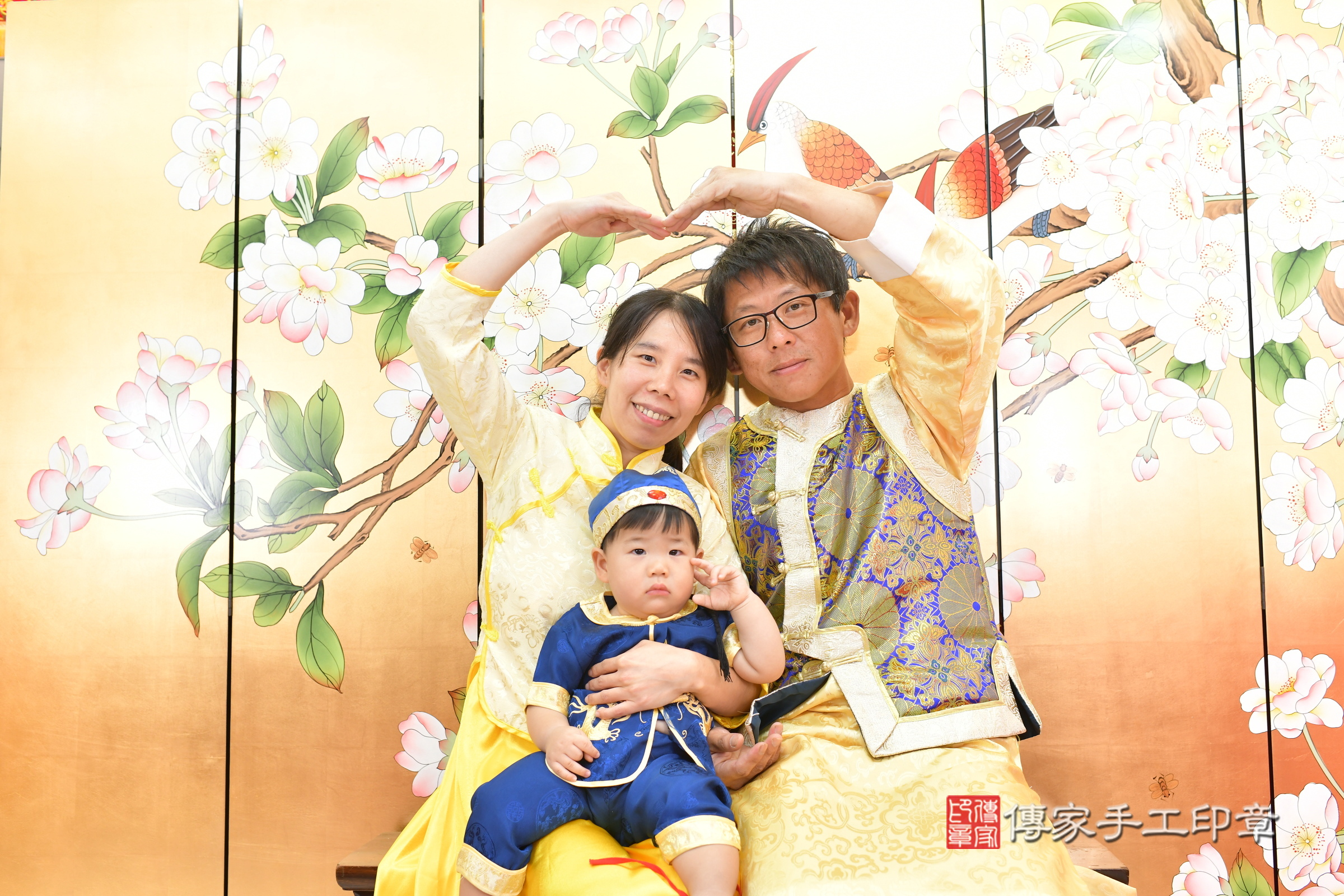 誠誠寶寶抓周，成人與小孩古裝禮服照。地點：傳家「台中店」古禮會場，照片2