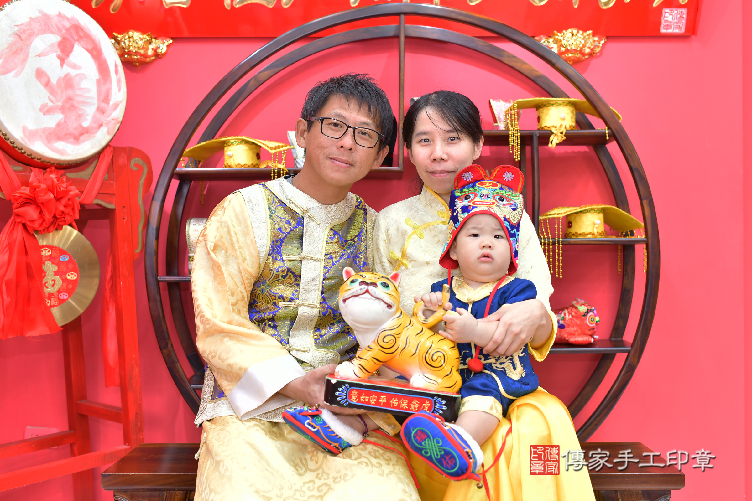 誠誠寶寶抓周，成人與小孩古裝禮服照。地點：傳家「台中店」古禮會場，照片3