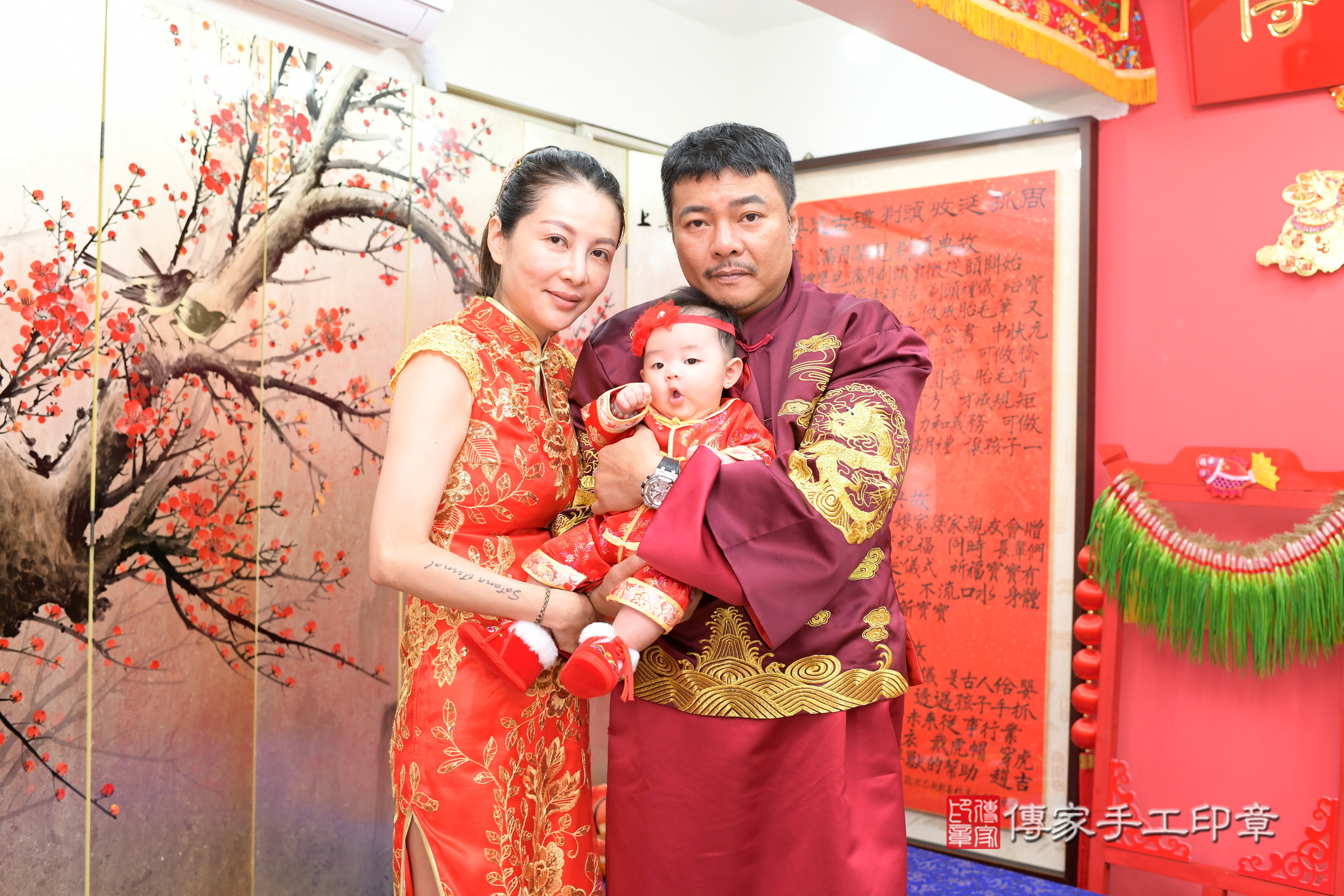 霏霏寶寶收涎，成人與小孩古裝禮服照。地點：傳家「新北店」古禮會場，照片3