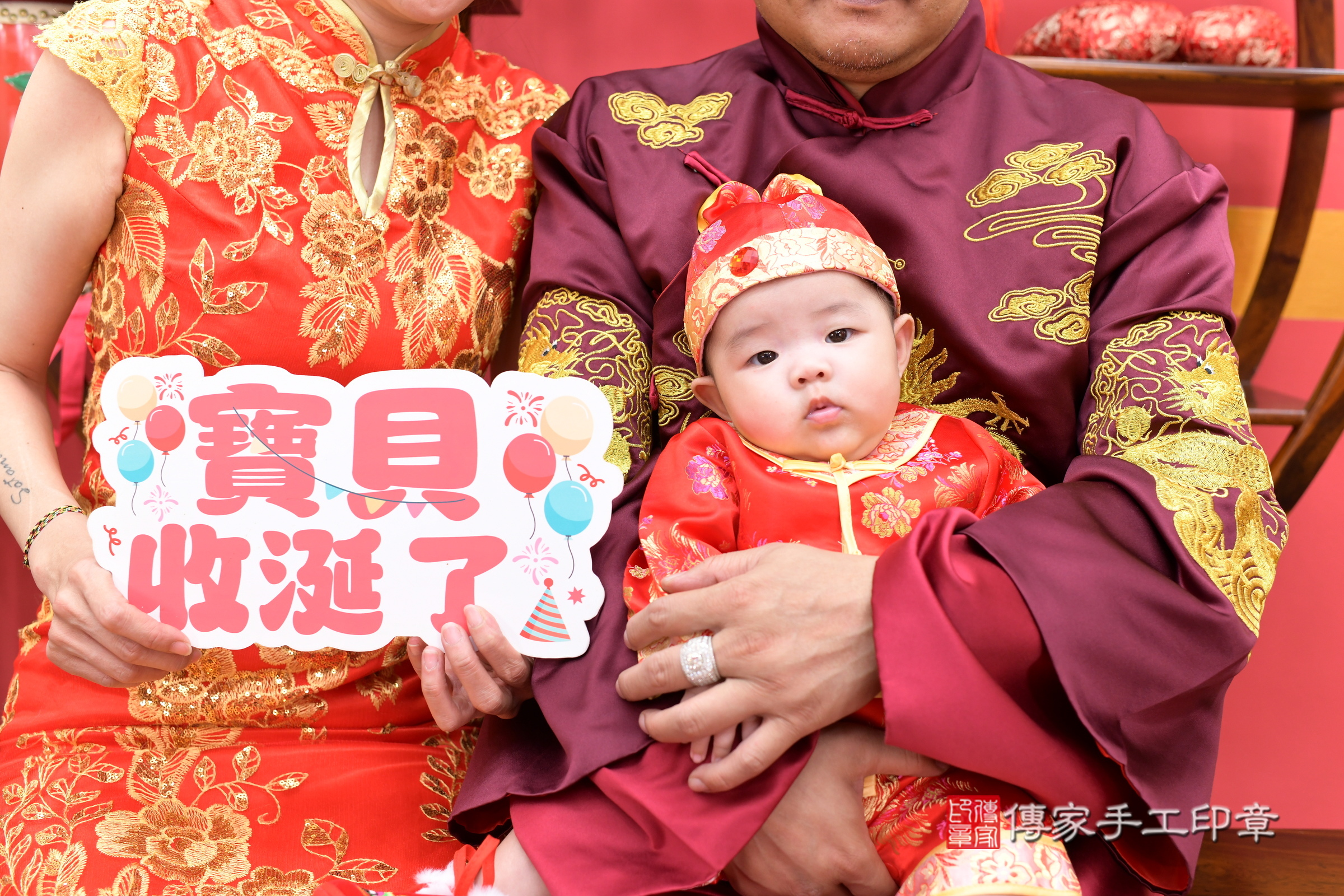 霏霏寶寶收涎，小孩古裝禮服照。地點：傳家「新北店」古禮會場，照片1