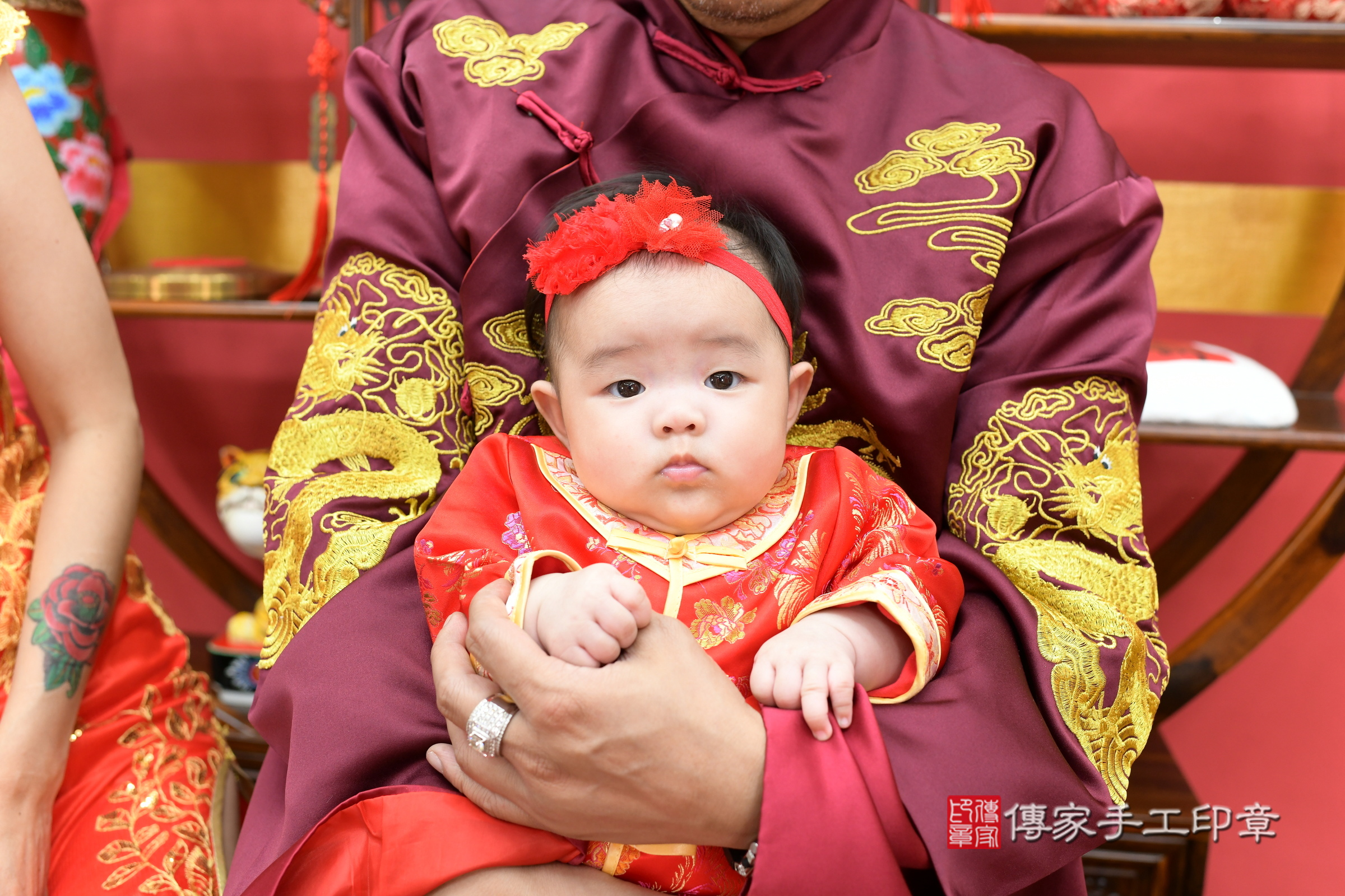 霏霏寶寶收涎，小孩古裝禮服照。地點：傳家「新北店」古禮會場，照片2