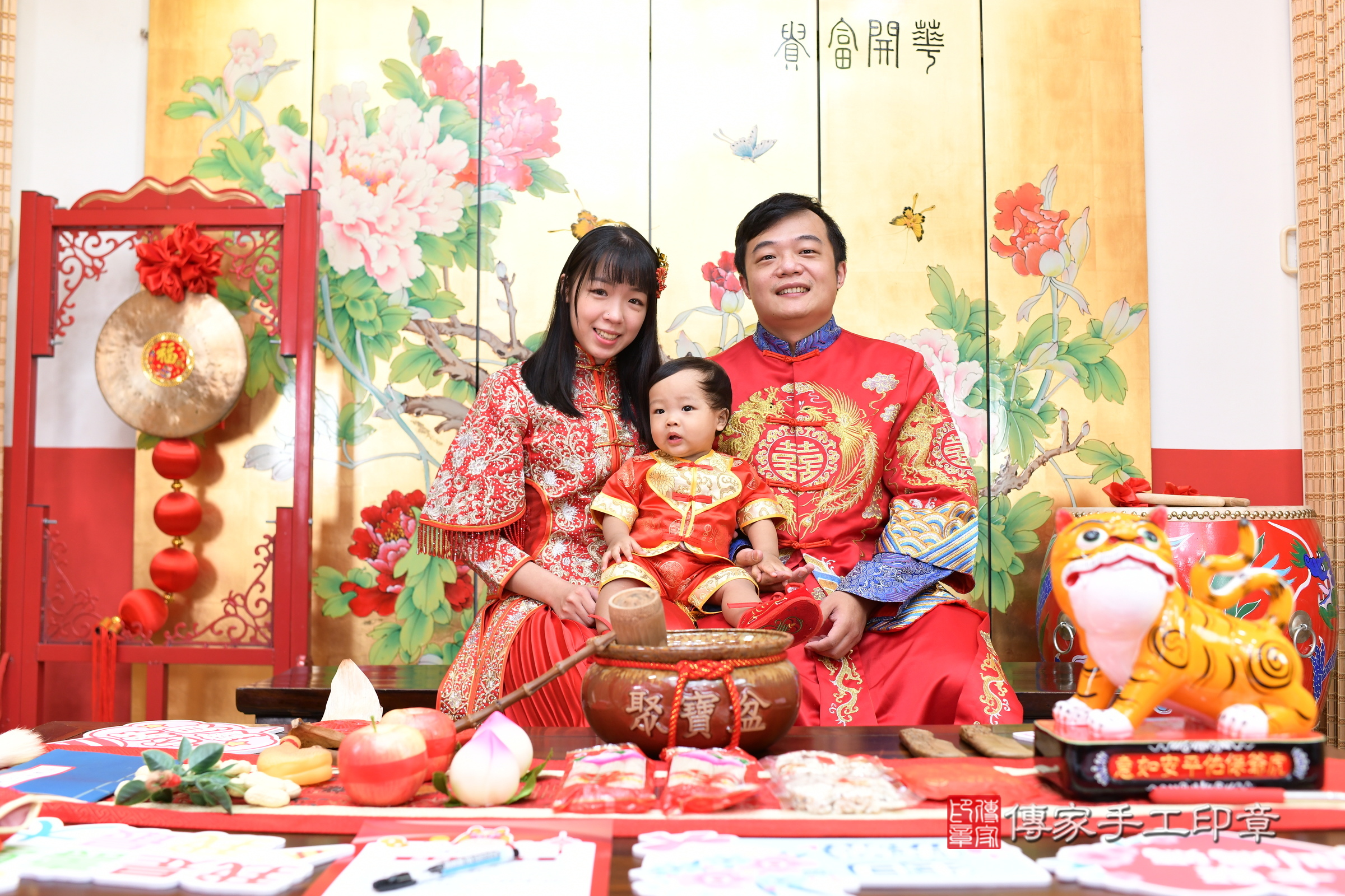 澄澄寶寶抓周，成人與小孩古裝禮服照。地點：傳家「台北店」古禮會場，照片2