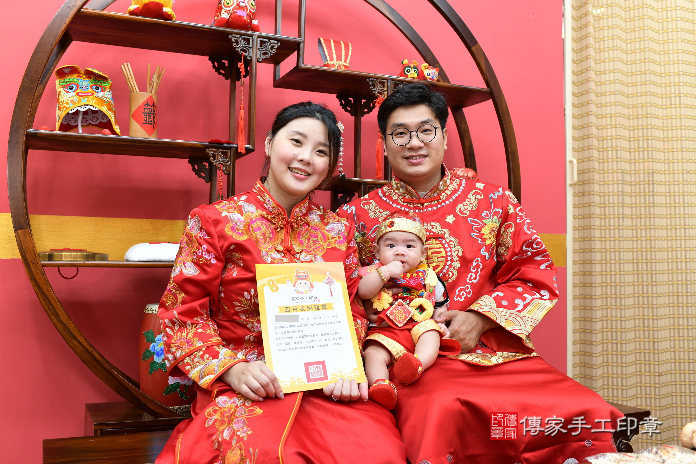 小勛寶寶收涎，成人與小孩古裝禮服照。地點：傳家「新北店」古禮會場，照片3