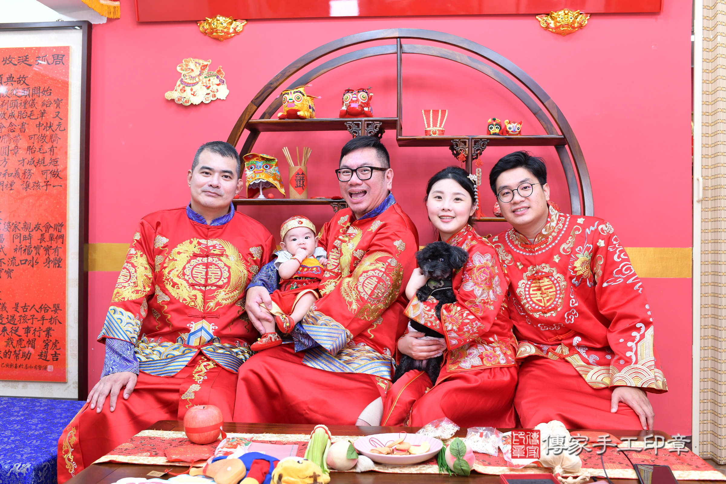 小勛寶寶收涎，成人與小孩古裝禮服照。地點：傳家「新北店」古禮會場，照片2